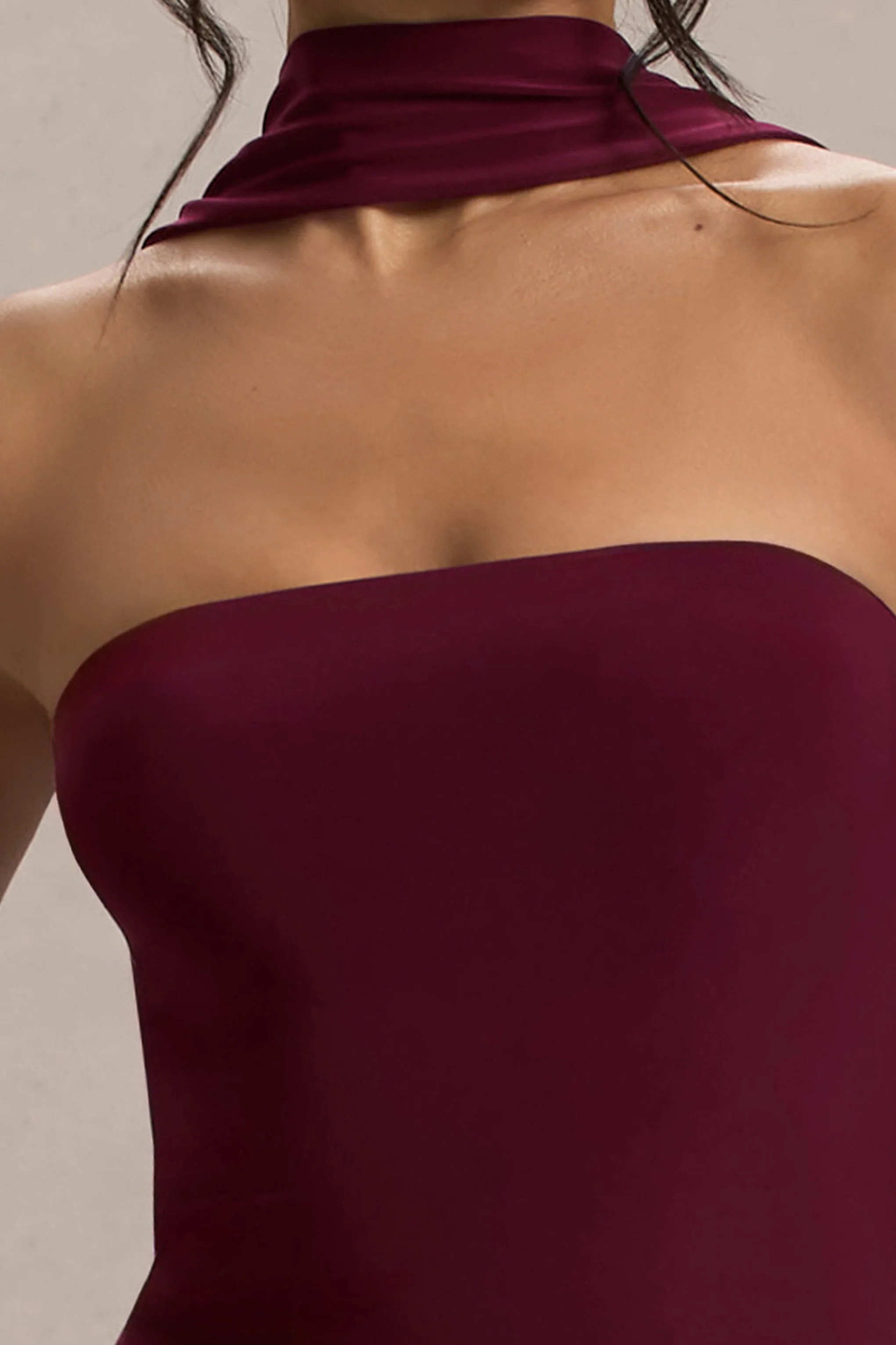 Nobu | Bordeaux Bandeau Maxi Jurk Met Halter Kraag - Image 6