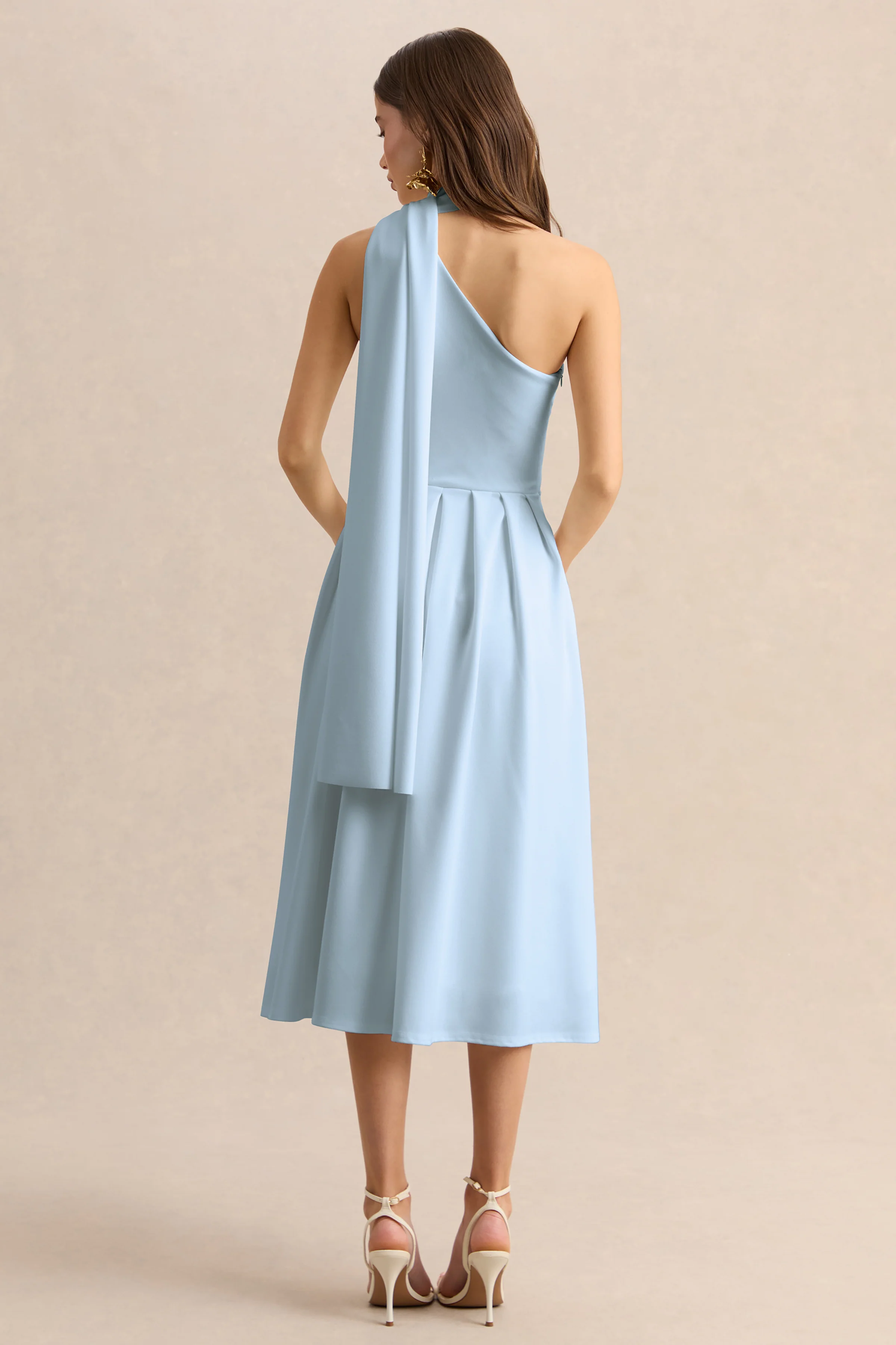 Odette | Poederblauwe Asymmetrische Hals Midi Jurk Met Sjaal - Image 2