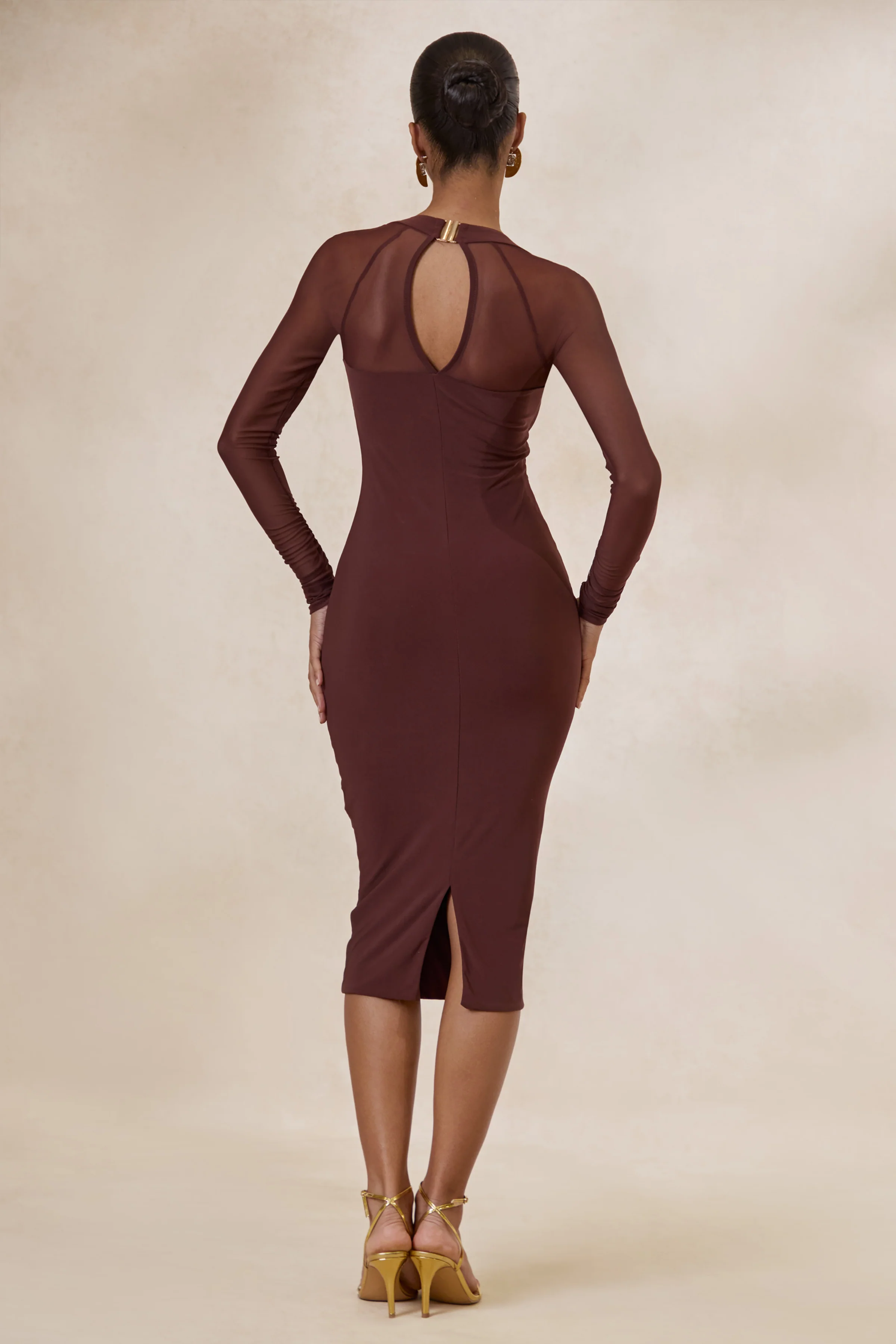 Off Track | Bruine Bodycon Midi Jurk met Doorschijnende Mouwen - Image 2