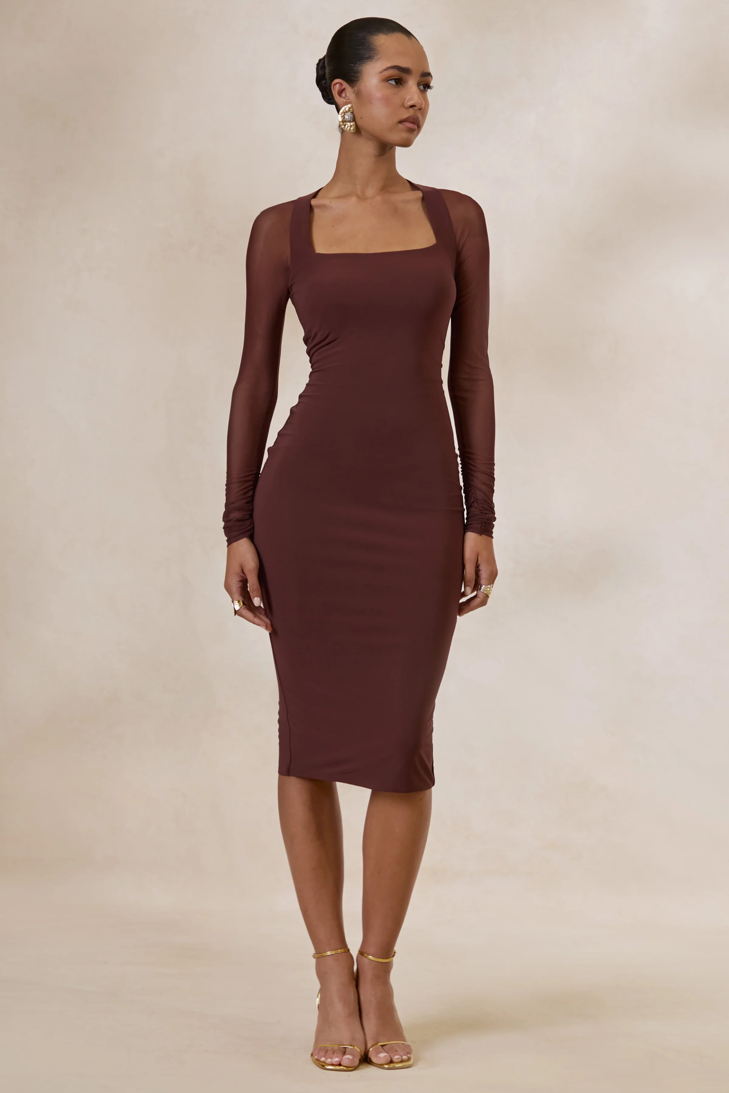 Off Track | Bruine Bodycon Midi Jurk met Doorschijnende Mouwen - Image 5