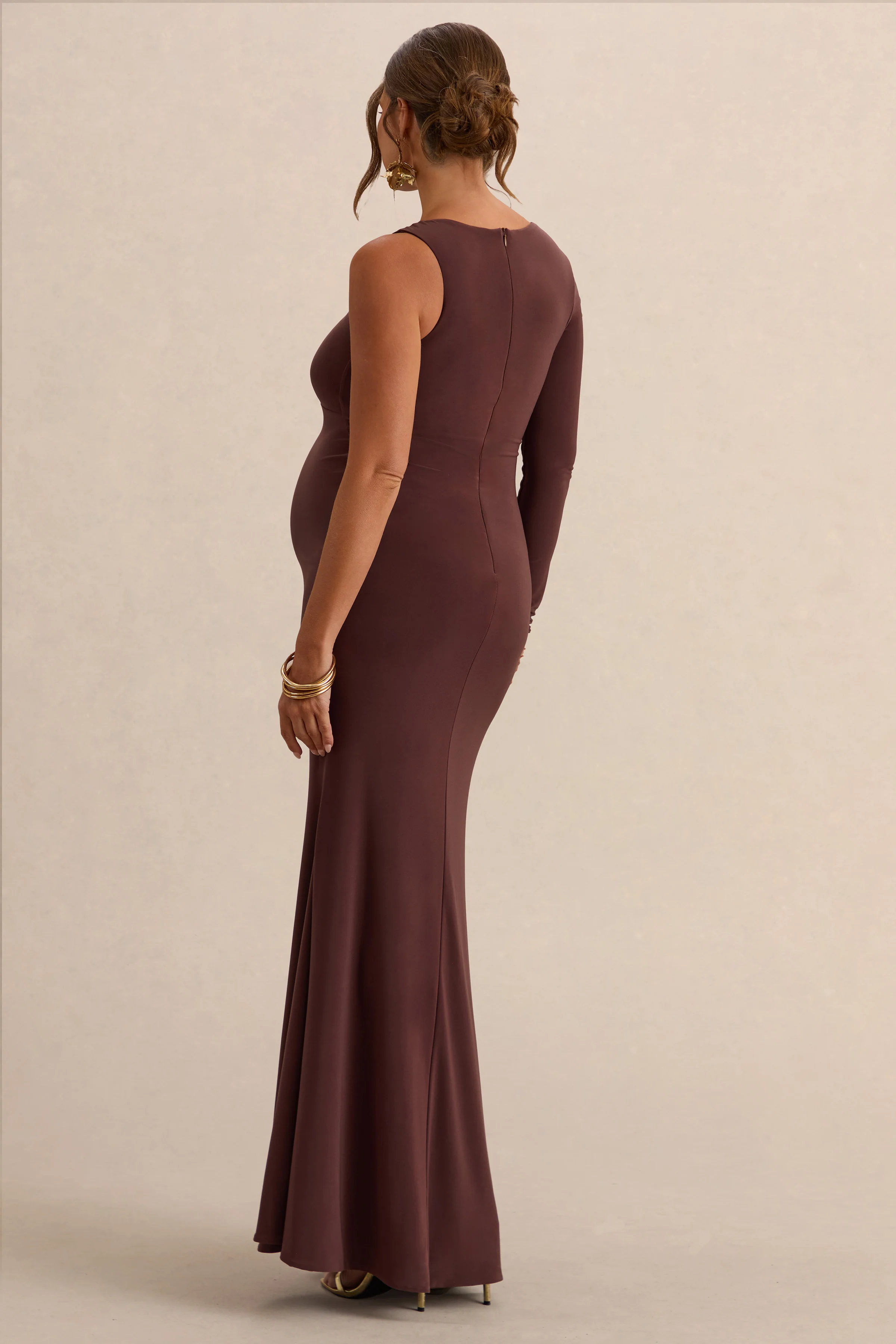 Oh Baby | Bruine Zwangerschaps Bodycon Maxi Jurk Met Één-Schouder - Image 2