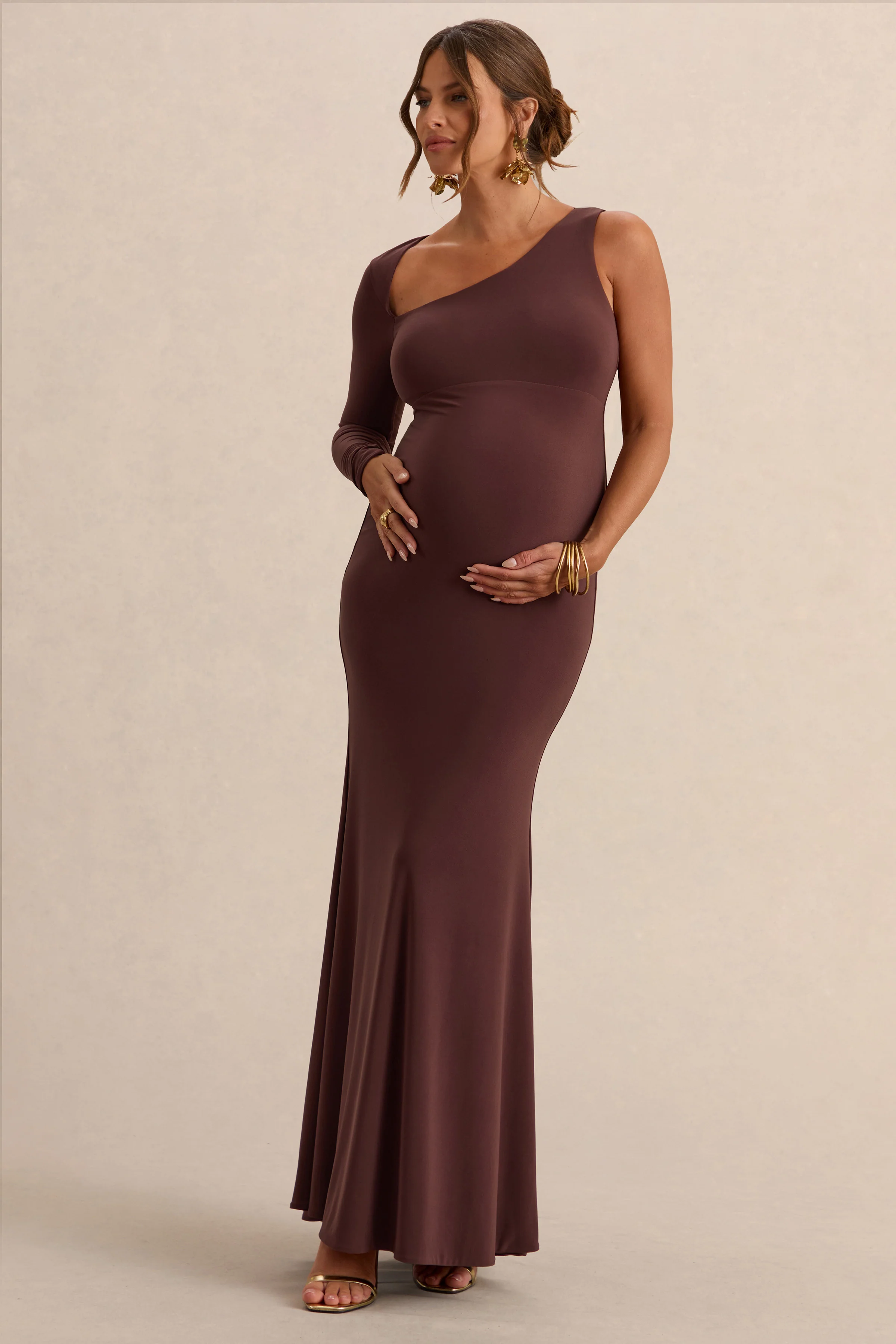 Oh Baby | Bruine Zwangerschaps Bodycon Maxi Jurk Met Één-Schouder - Image 4