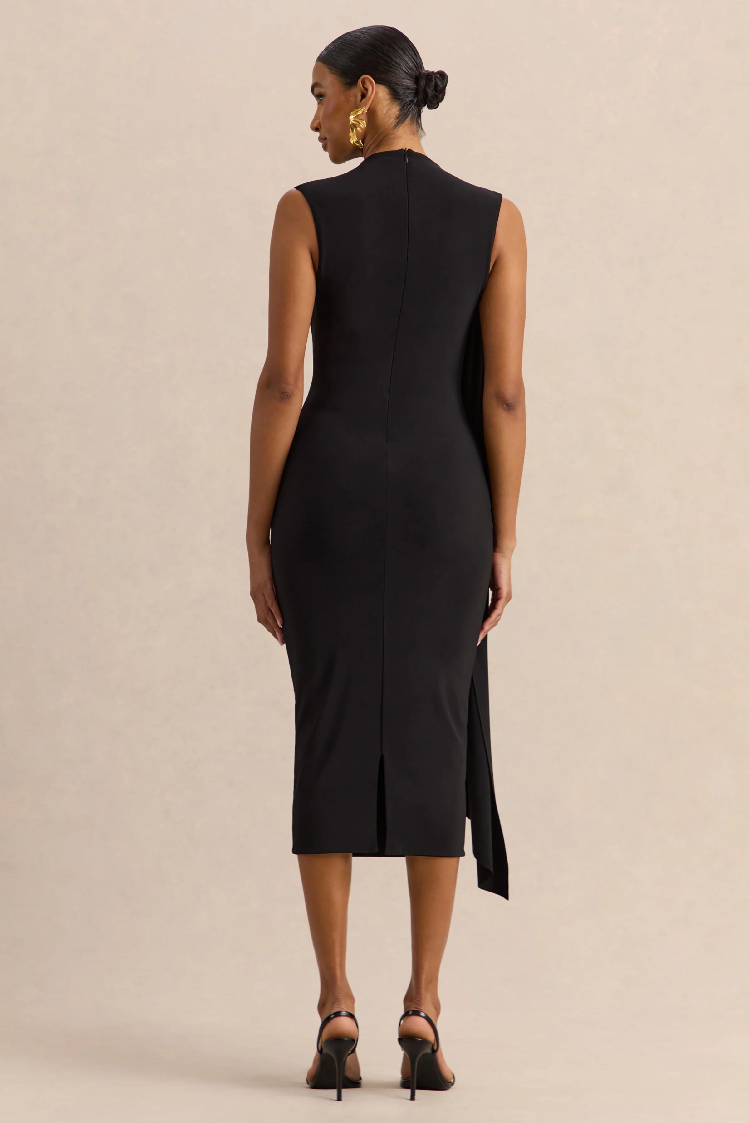 Oleandra | Zwarte Hoge Hals Midi Jurk Met Gedrapeerd Detail - Image 2