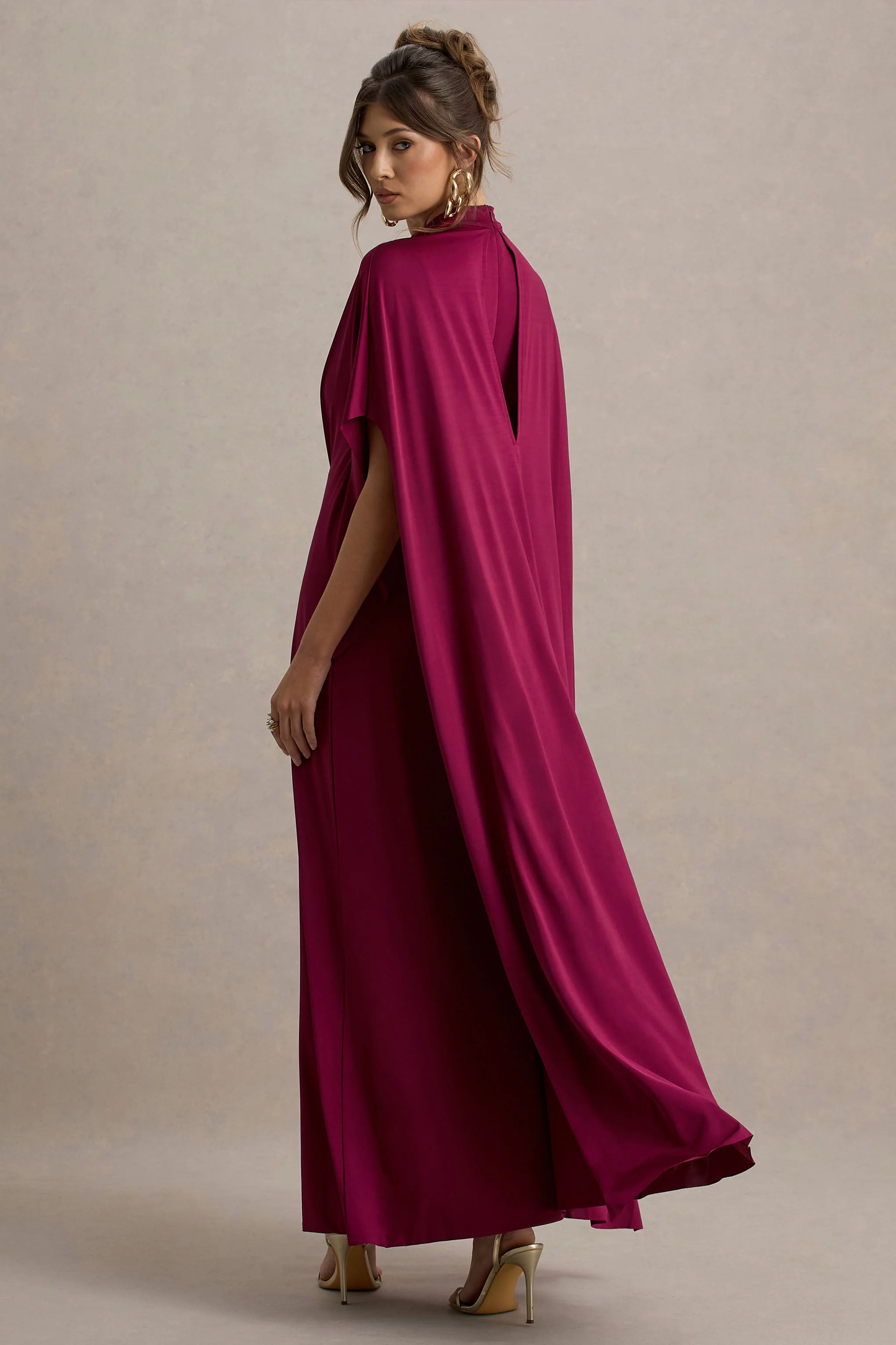 Olessia | Bordeaux Gerimpeld Maxi Jurk Met Cape Mouwen En Riem - Image 2