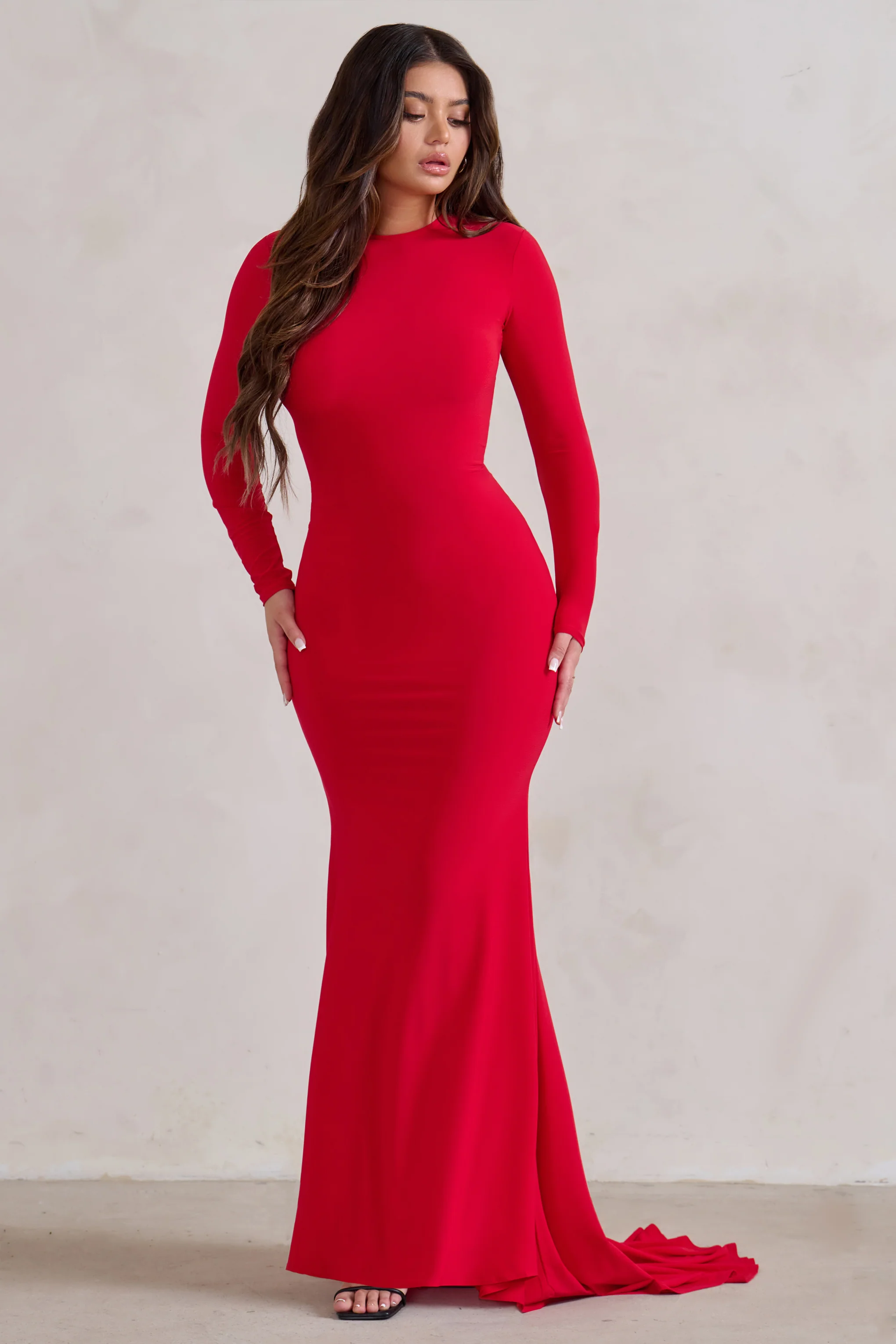 One Step Ahead | Rode Maxi Fishtail-Jurk Met Lange Mouwen En Open Rug