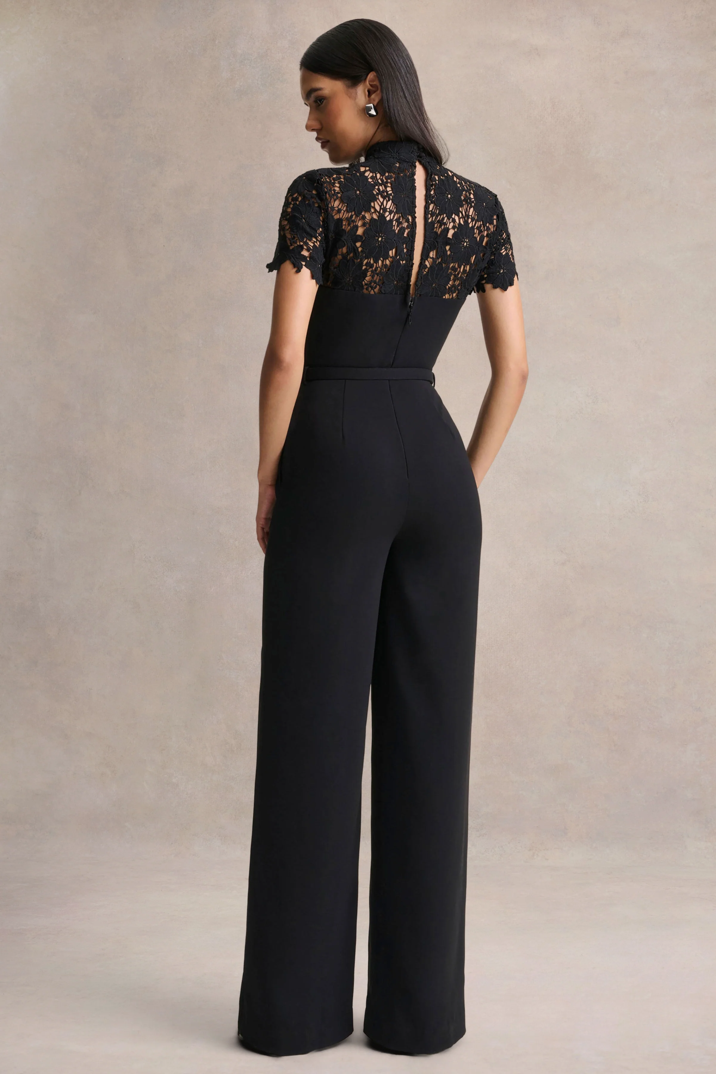 Orlina | Zwarte Hoge Hals Jumpsuit met Kanten Details - Image 2