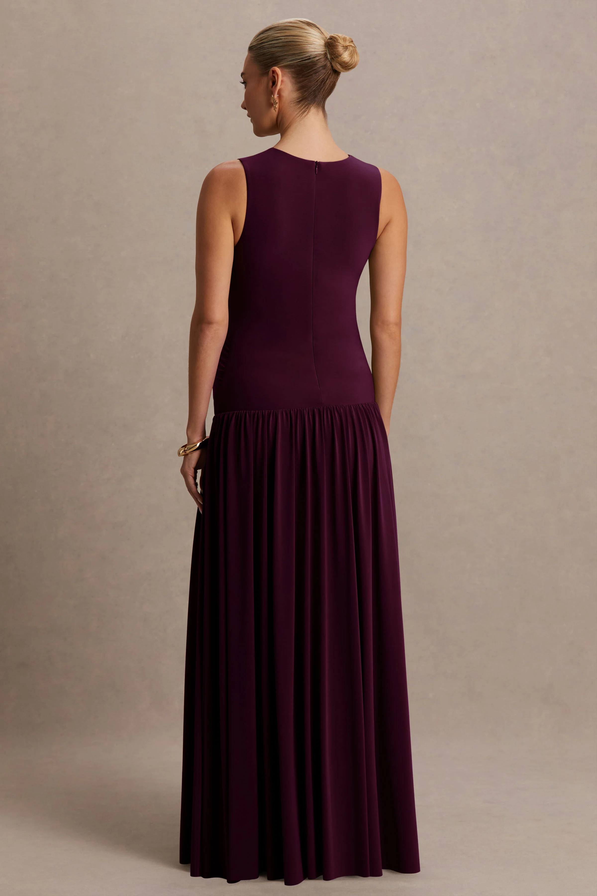 Outline | Bordeaux Zwangerschaps Maxi Jurk Met Ronde Hals En Geplooide Rok - Image 2