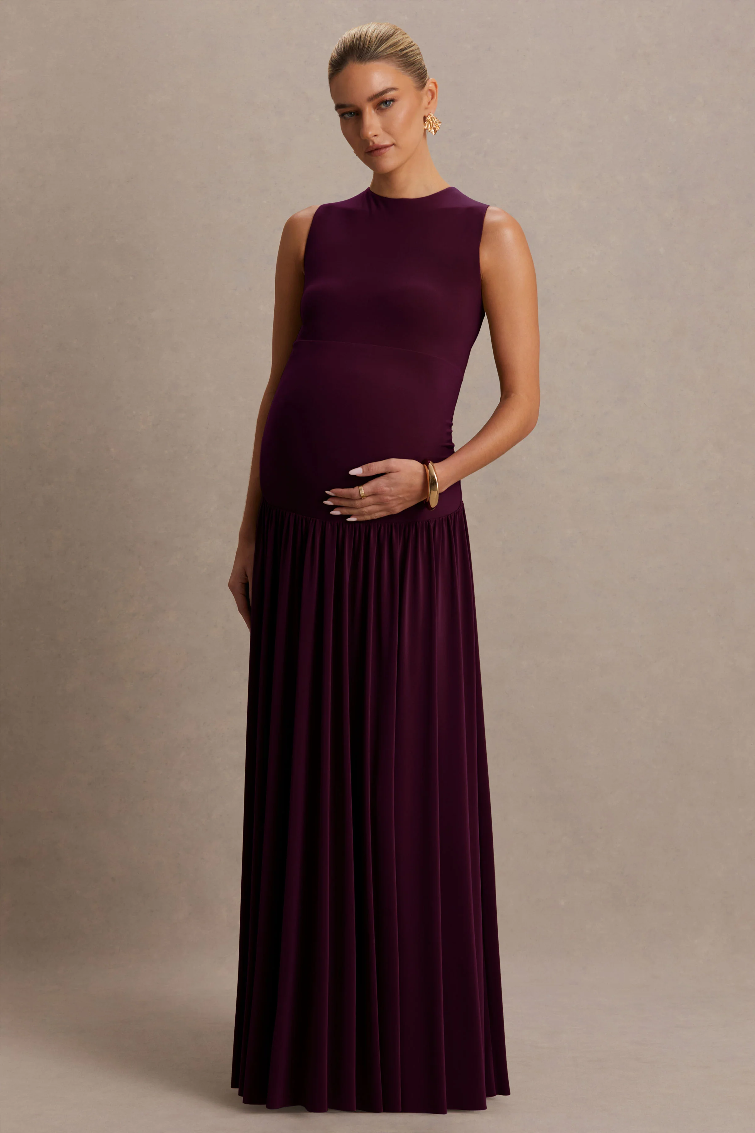 Outline | Bordeaux Zwangerschaps Maxi Jurk Met Ronde Hals En Geplooide Rok - Image 5