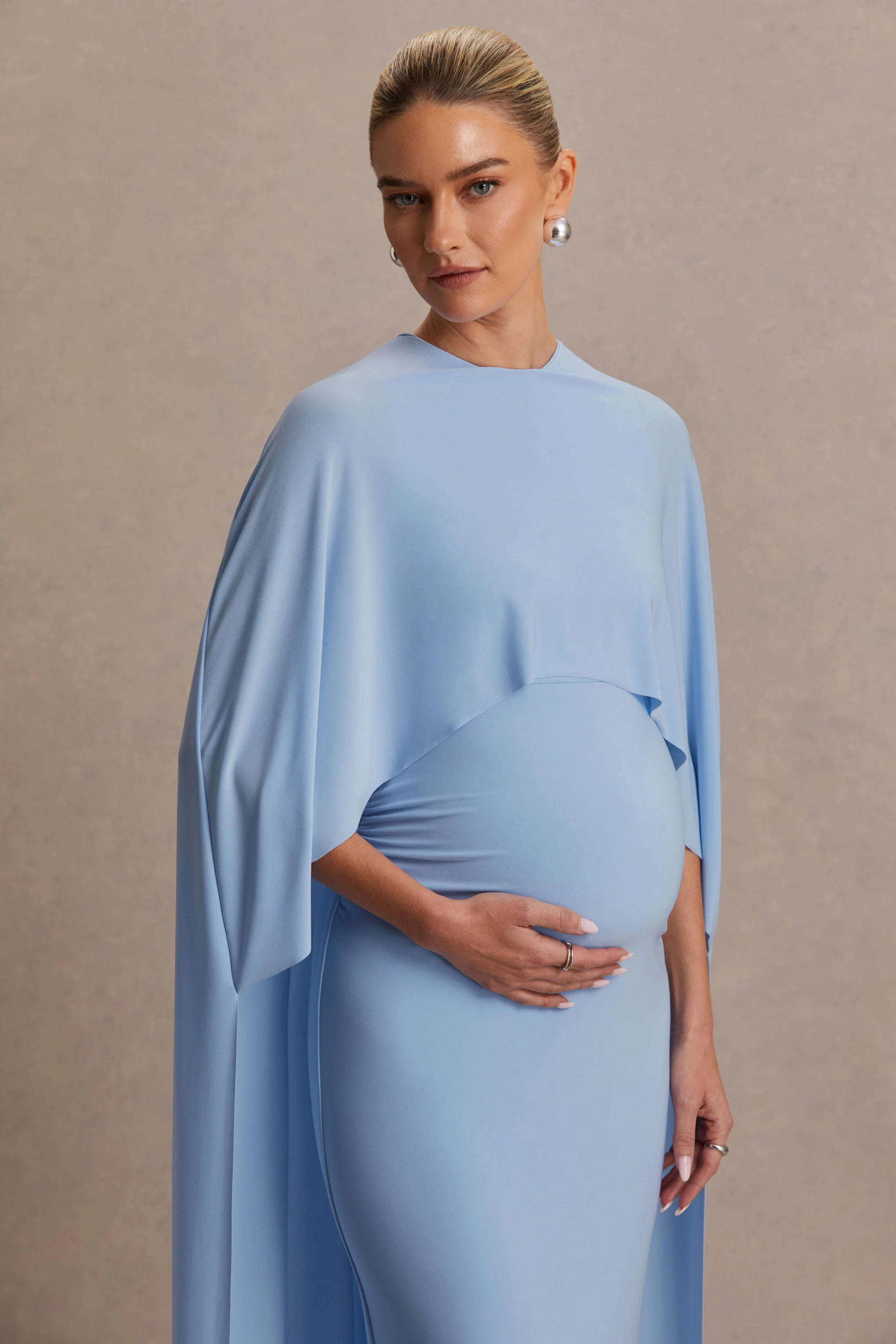 Padma | Poederblauwe Draperende Zwangerschaps Maxi Jurk Met Cape Mouwen - Image 6