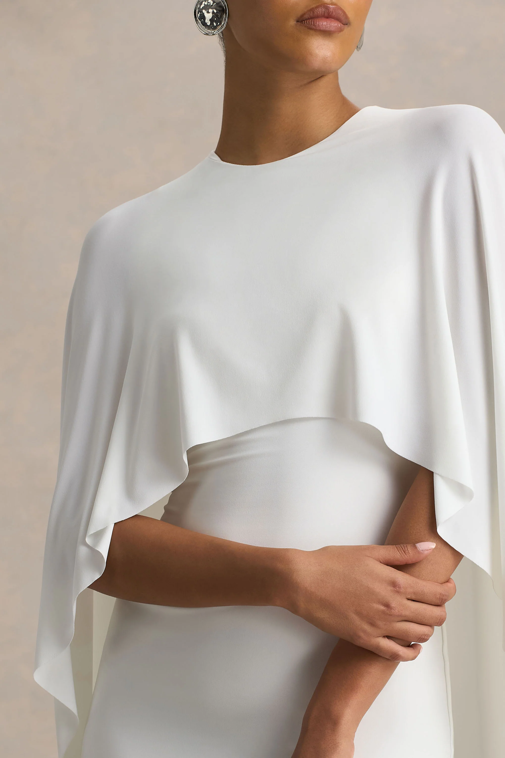 Padma | Witte Draperende Maxi Jurk Met Cape Mouwen - Image 3