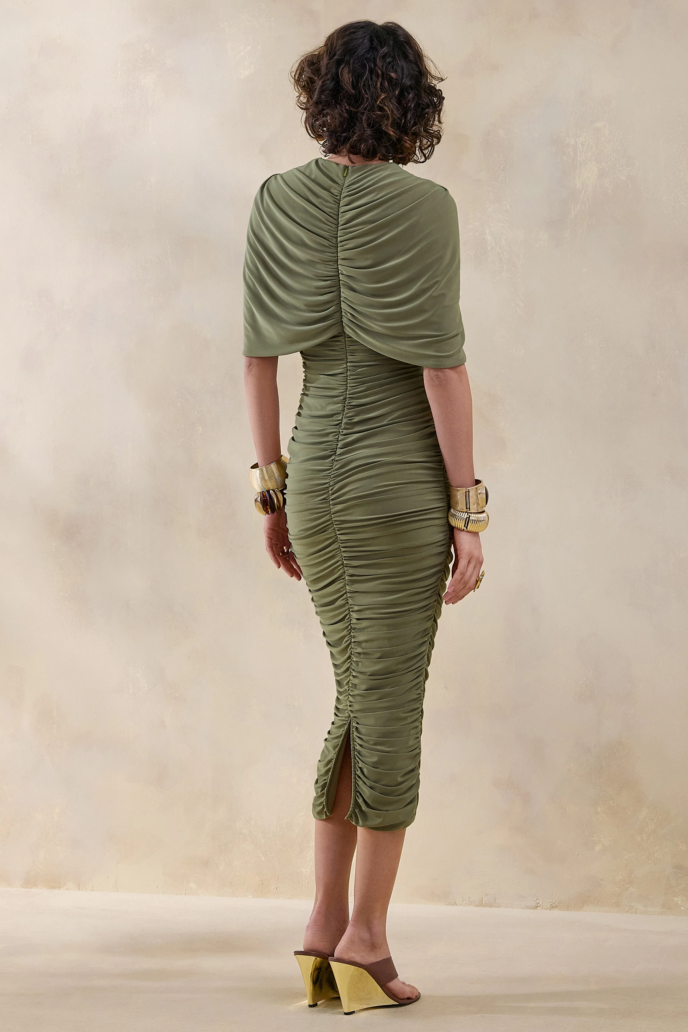 Parisia | Olijfgroene Ronde Hals Midi Jurk met Cape Detail - Image 2