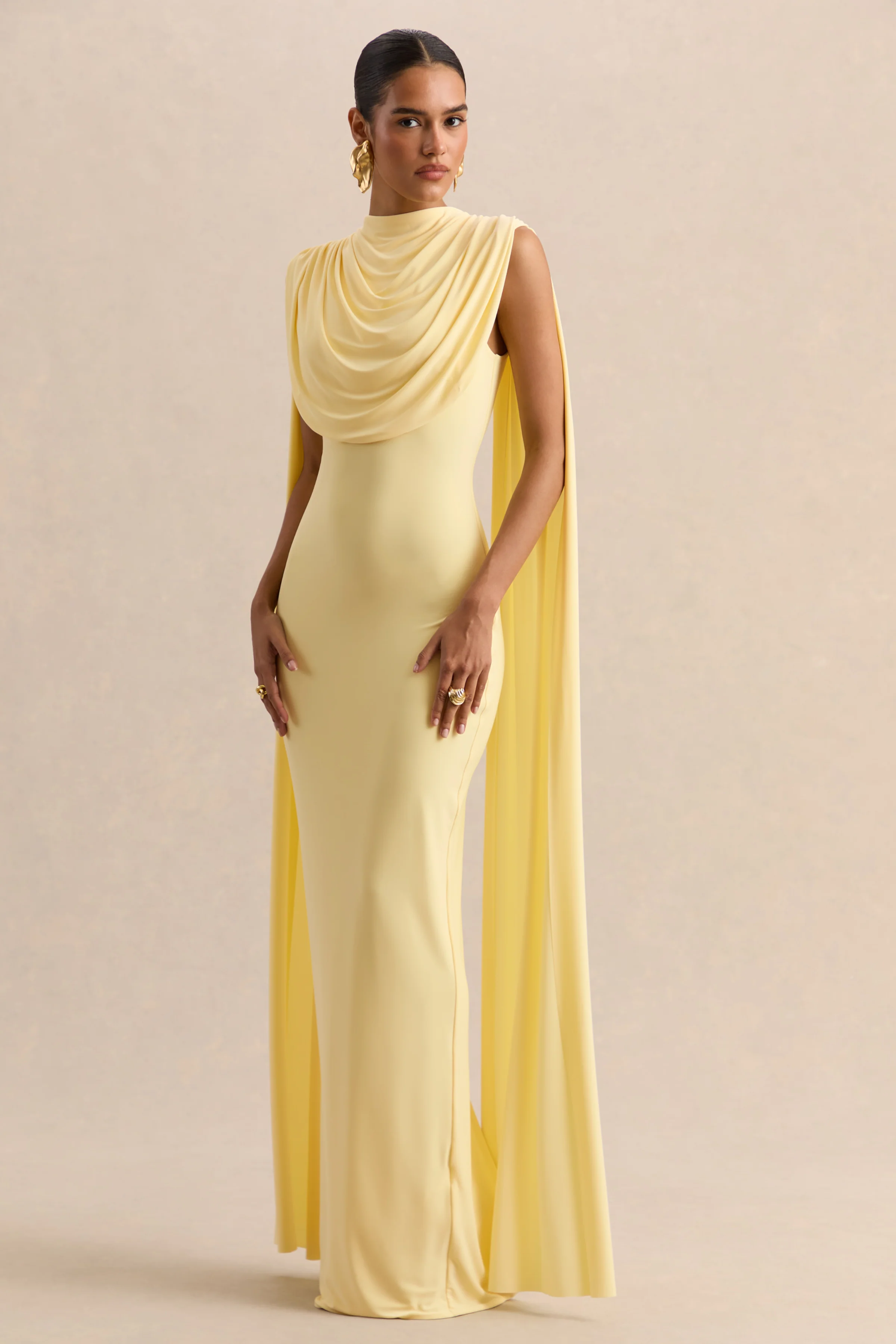 Patrina | Citroengele Hoge Hals Maxi Jurk Met Draperende Details En Cape Mouwen