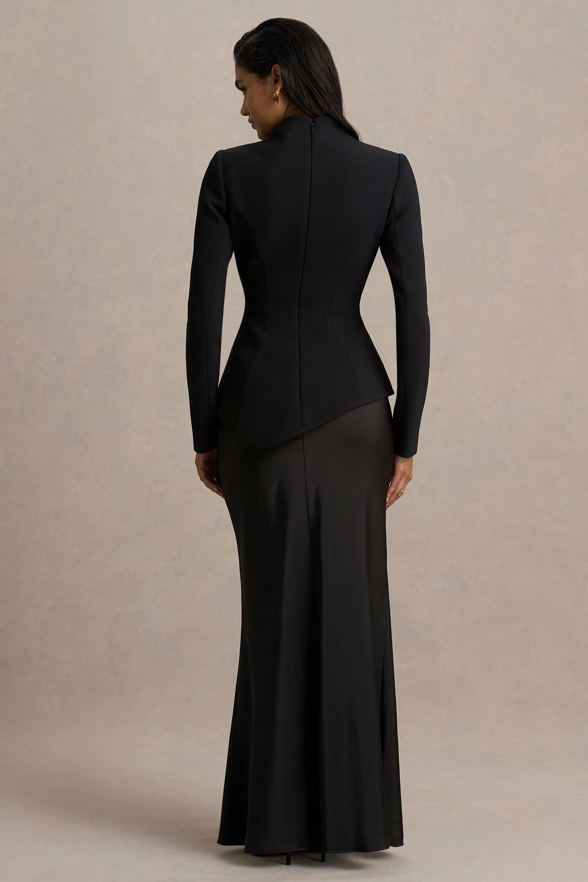 Pepita | Zwarte Hoge Hals Getailleerde Maxi Jurk Met Verlaagde Taille En Satijnen Rok - Image 2