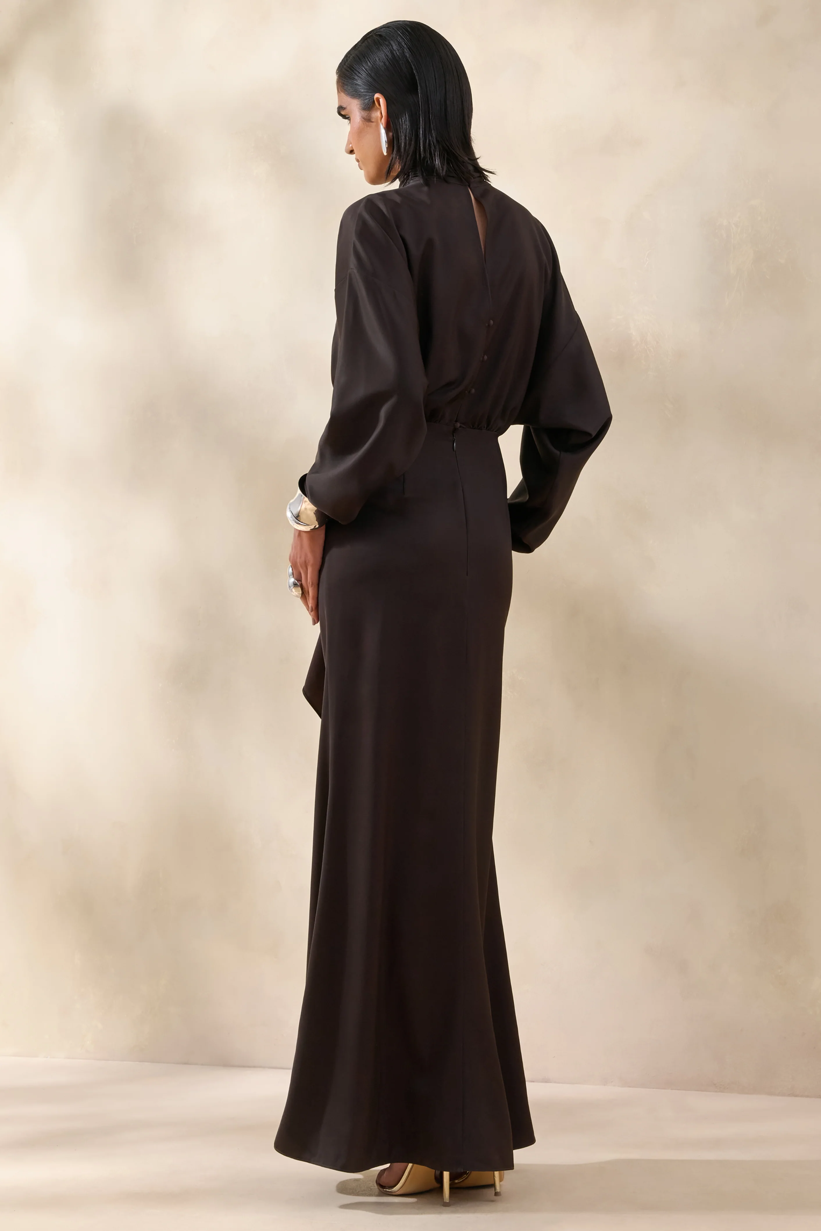 Perla | Donkerbruine Hoge Hals Maxi Jurk Met Geplooide details - Image 2