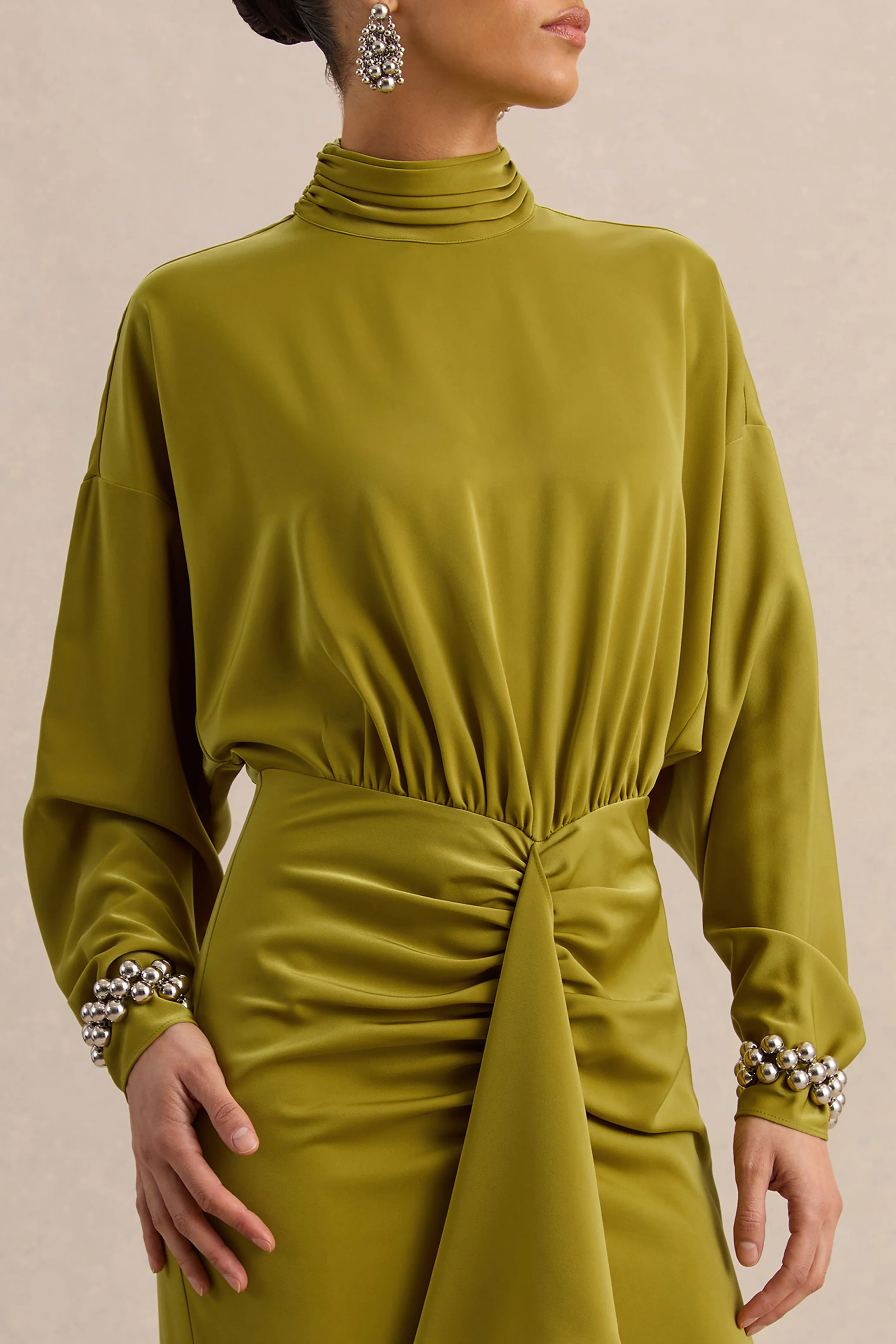 Perla | Olijfgroene Hoge Hals Maxi Jurk Met Geplooide details - Image 3