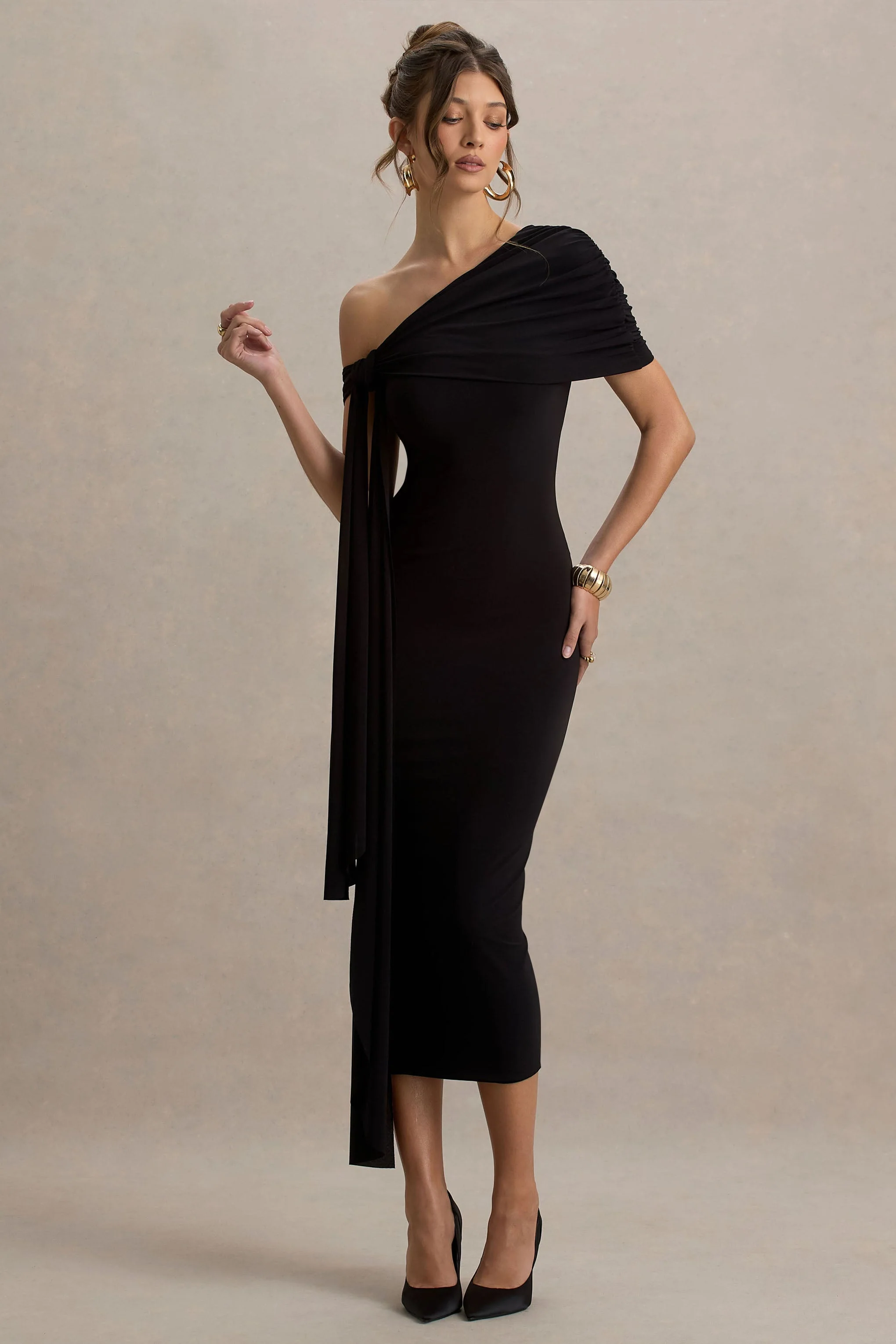 Praia | Zwarte Asymmetrische Hals Maxi Jurk Met Ceintuur En Draperend Detail - Image 4