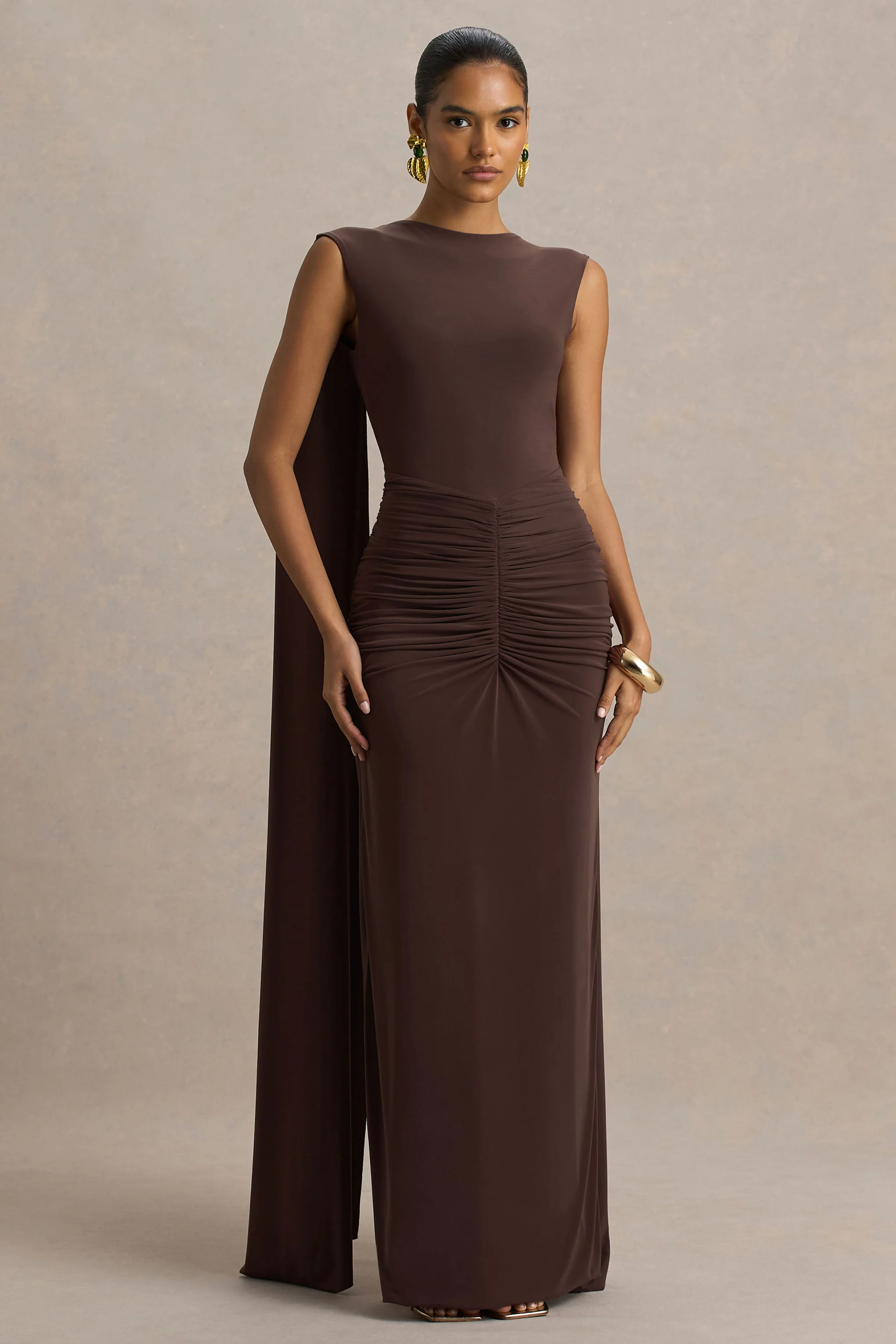 Premiere | Bruine Boot Hals Maxi Jurk Met Open Rug En Cape Mouwen - Image 2