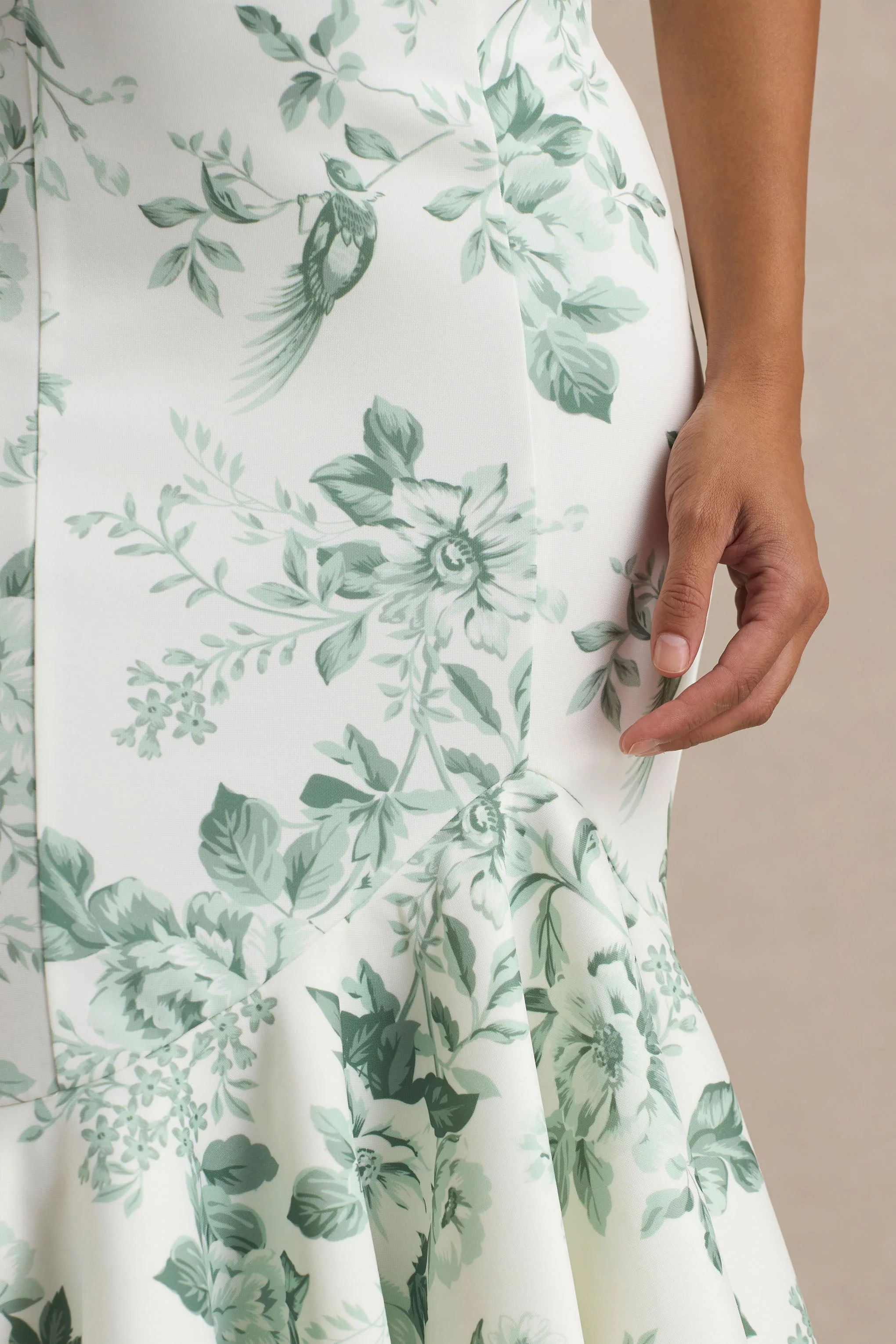 Priceless | Groene Porselein Print Hoge Hals Fishtail Middi Jurk - Image 6