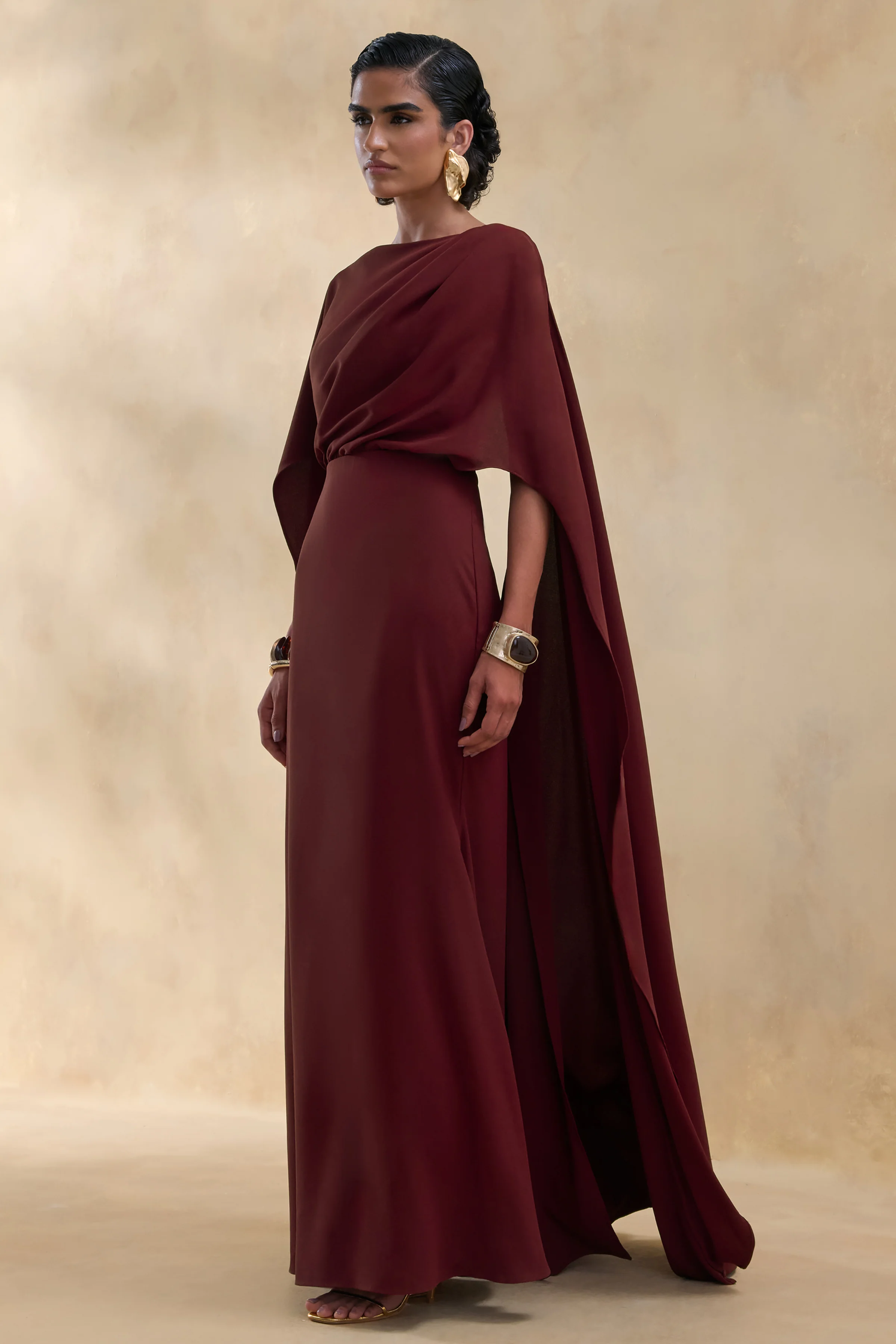 Pristina | Bordeaux Geweven Maxi Jurk Met Boot Hals En Cape Detail - Image 4