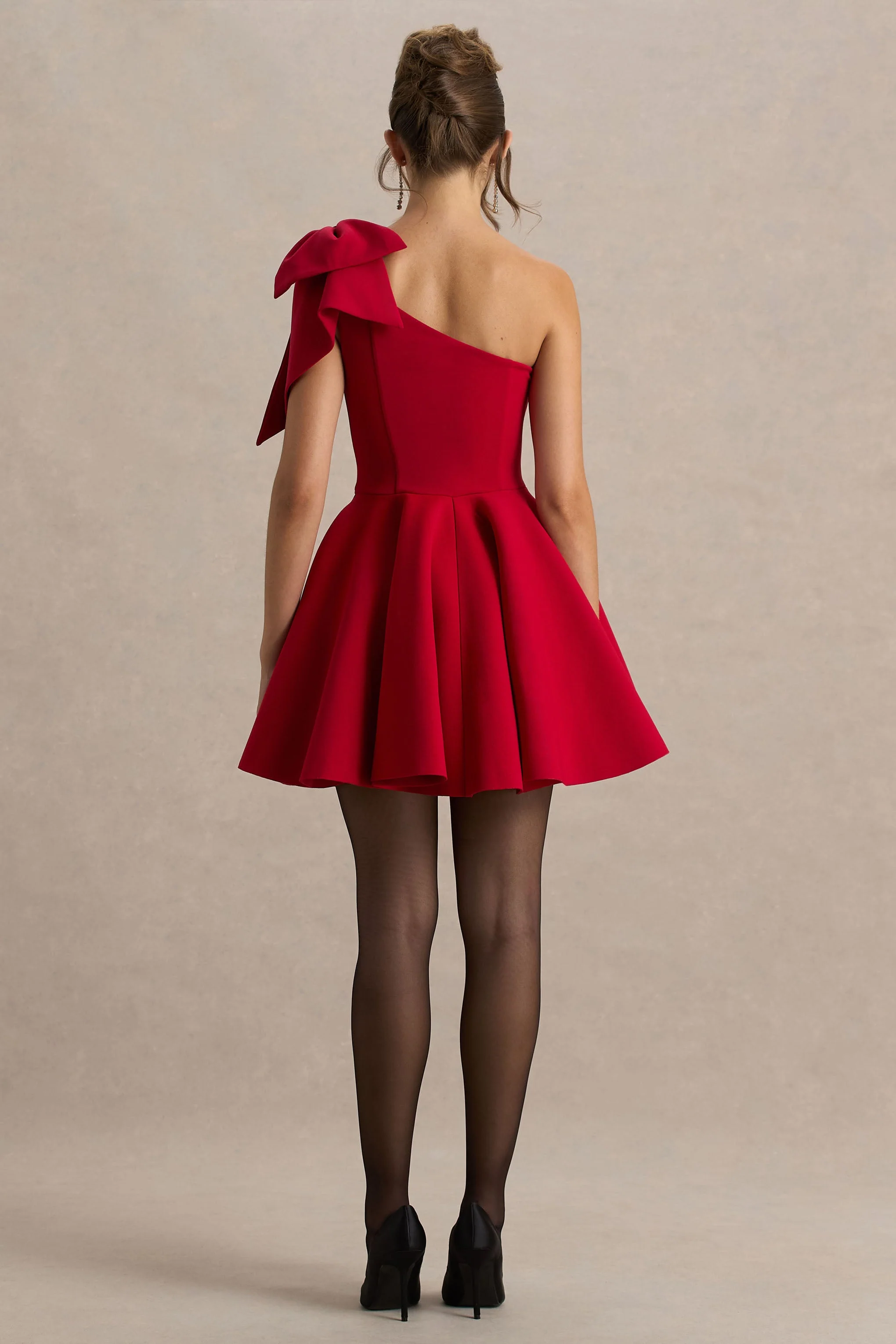 Prosperity | Rode Asymmetrische Hals Mini Jurk Met Strik Detail - Image 2