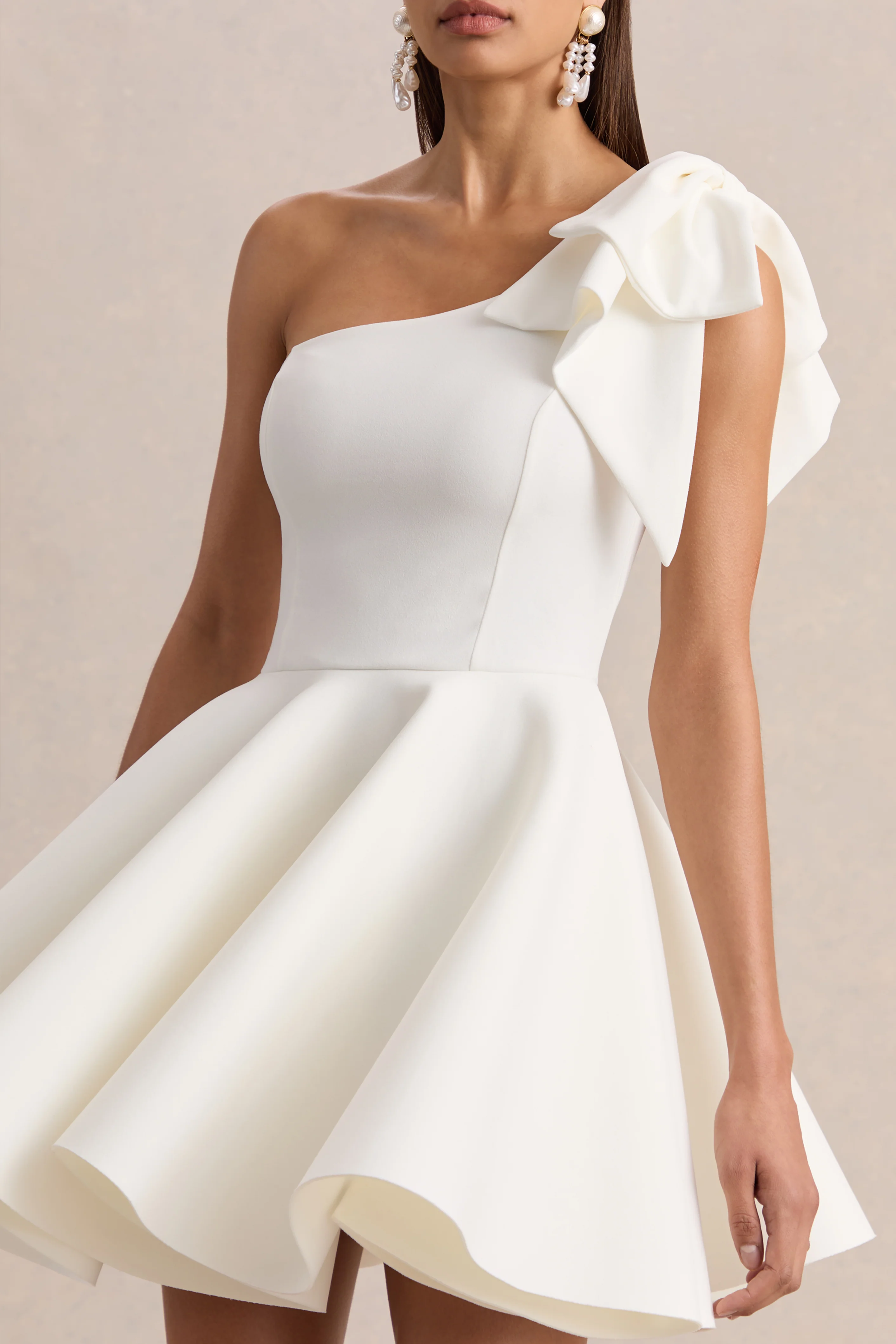 Prosperity | Witte Asymmetrische Hals Mini Jurk Met Strik Detail - Image 3