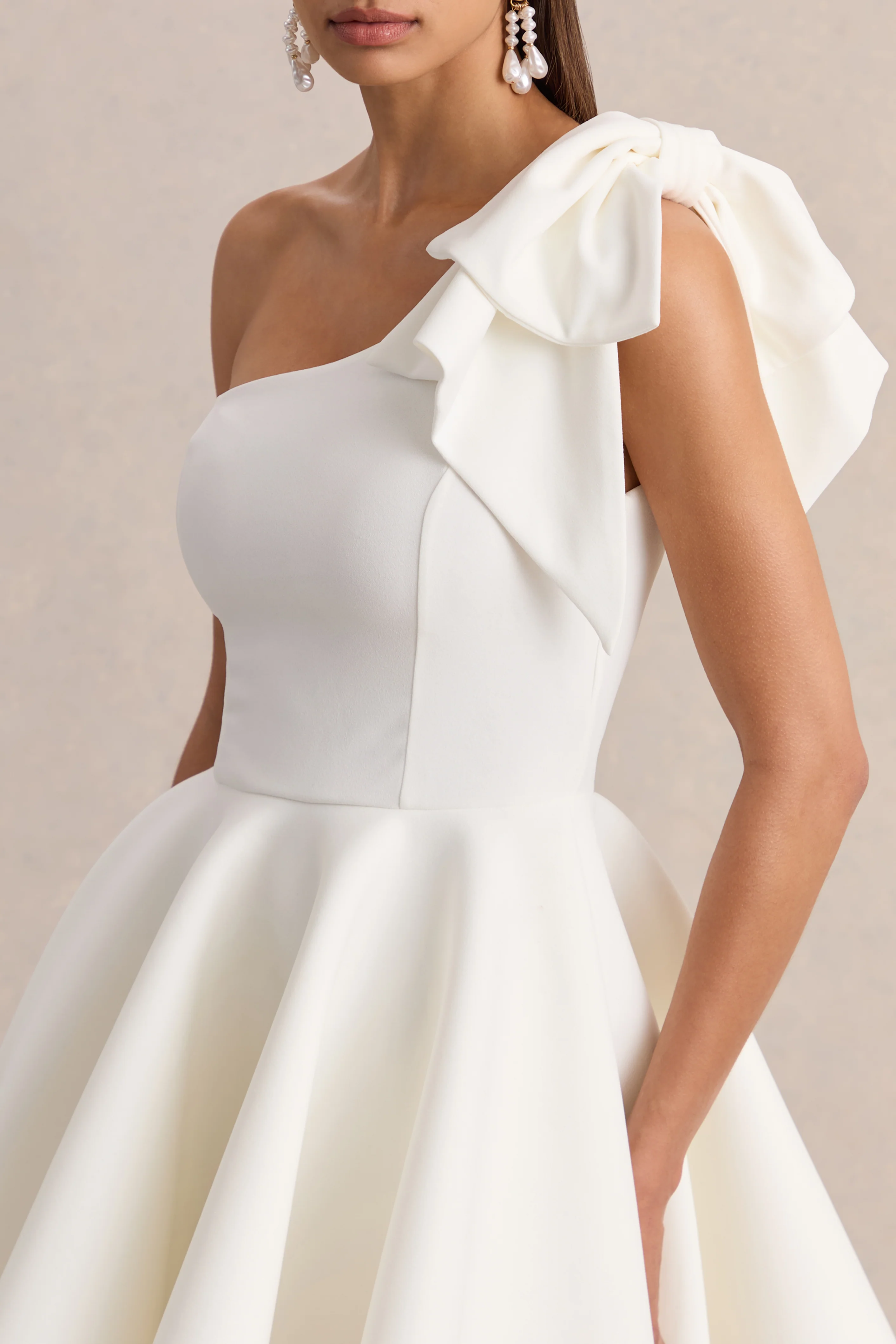 Prosperity | Witte Asymmetrische Hals Mini Jurk Met Strik Detail - Image 6