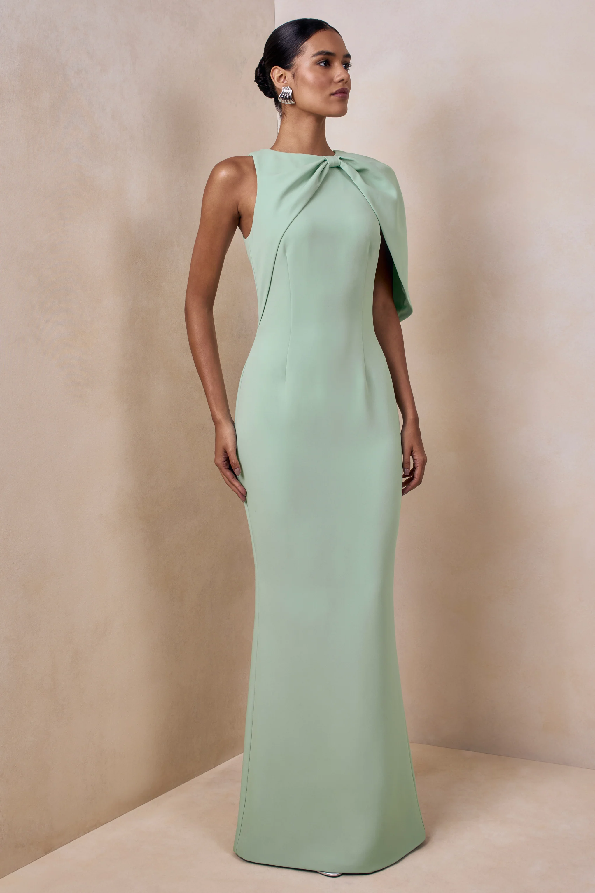 Quira | Mint Maxi Jurk Met Blote schouder En Cape Mouwen - Image 4