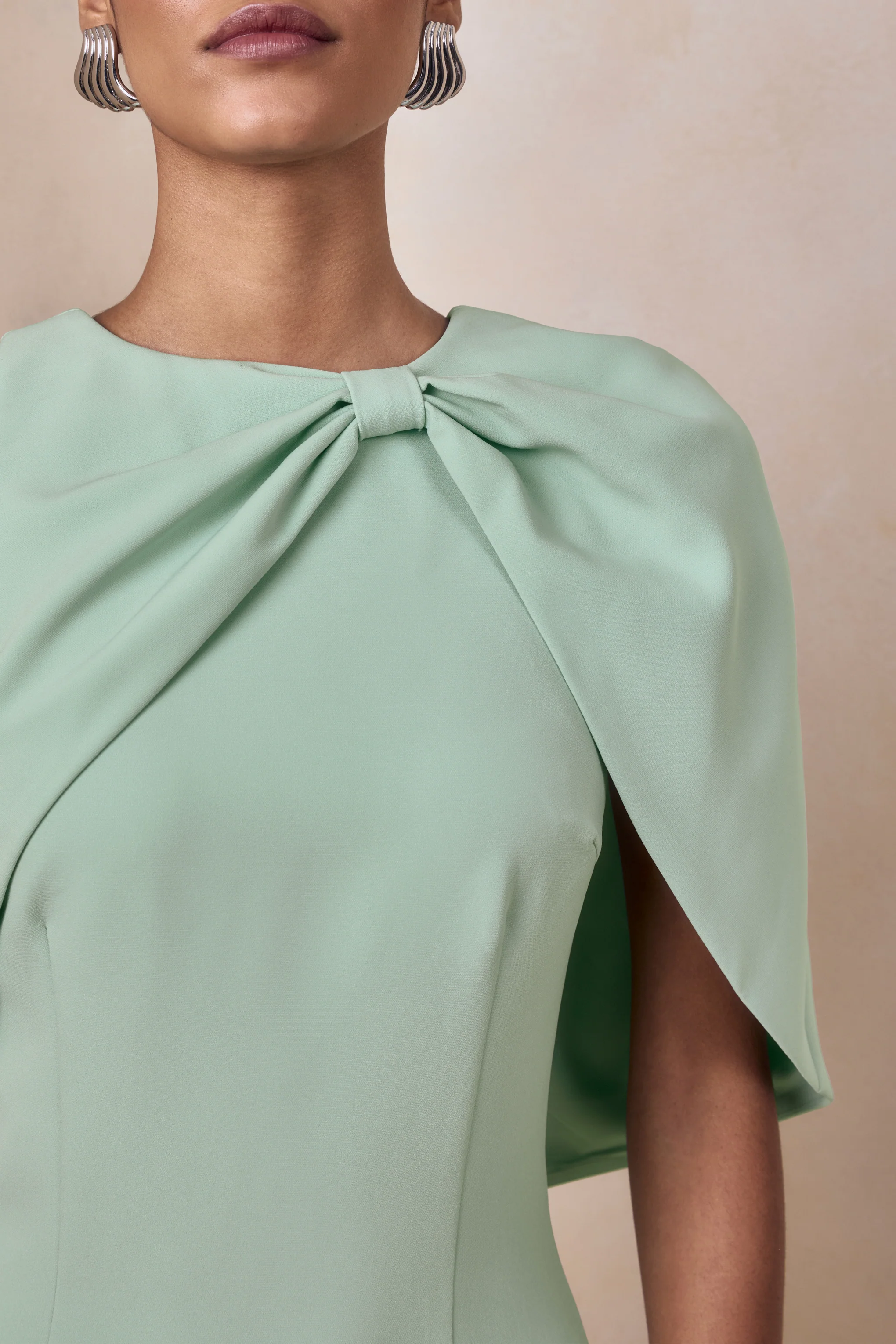 Quira | Mint Maxi Jurk Met Blote schouder En Cape Mouwen - Image 6