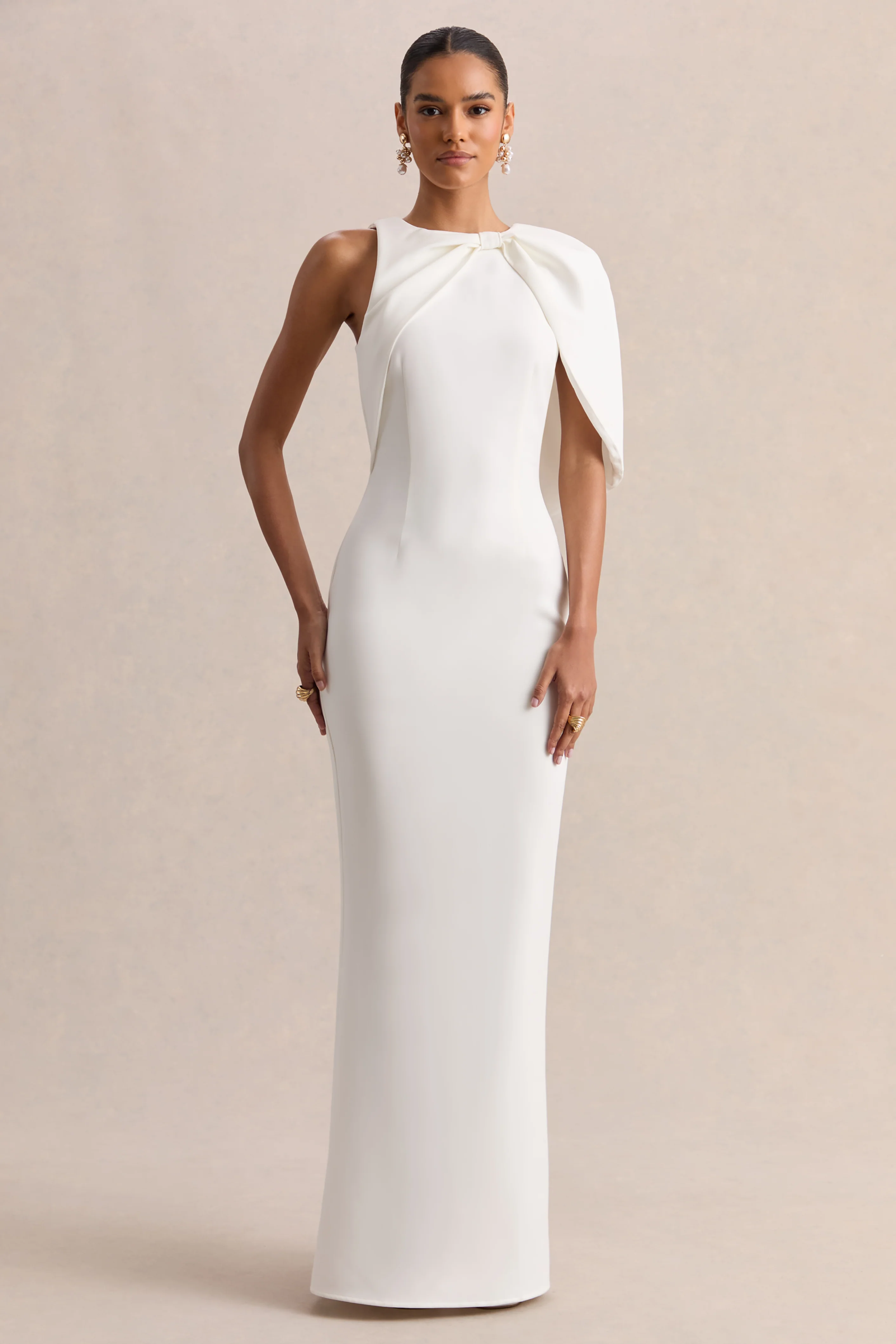 Quira | Witte Asymmetrische Hals Maxi Jurk Met Cape-Mouw