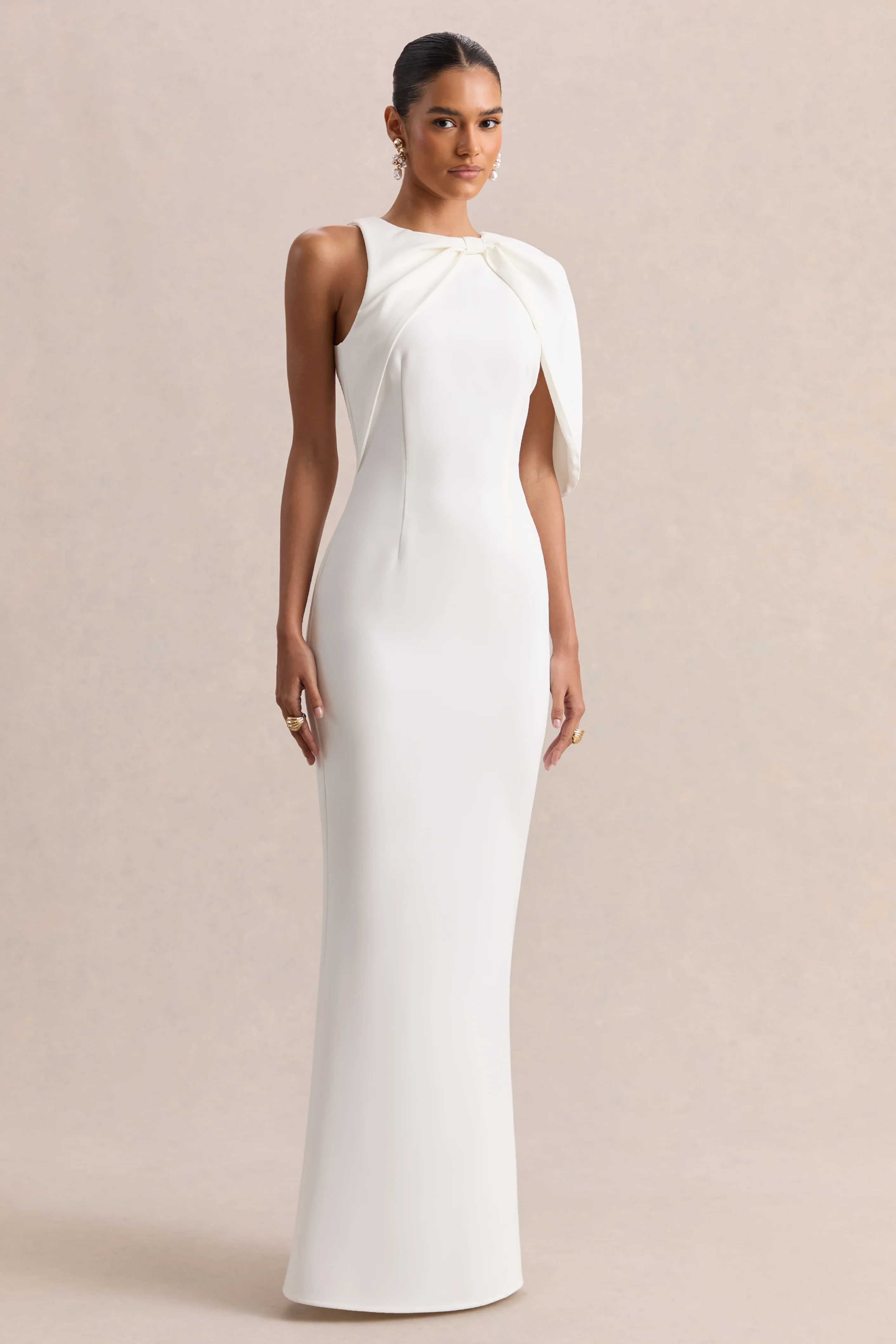 Quira | Witte Asymmetrische Hals Maxi Jurk Met Cape-Mouw - Image 4