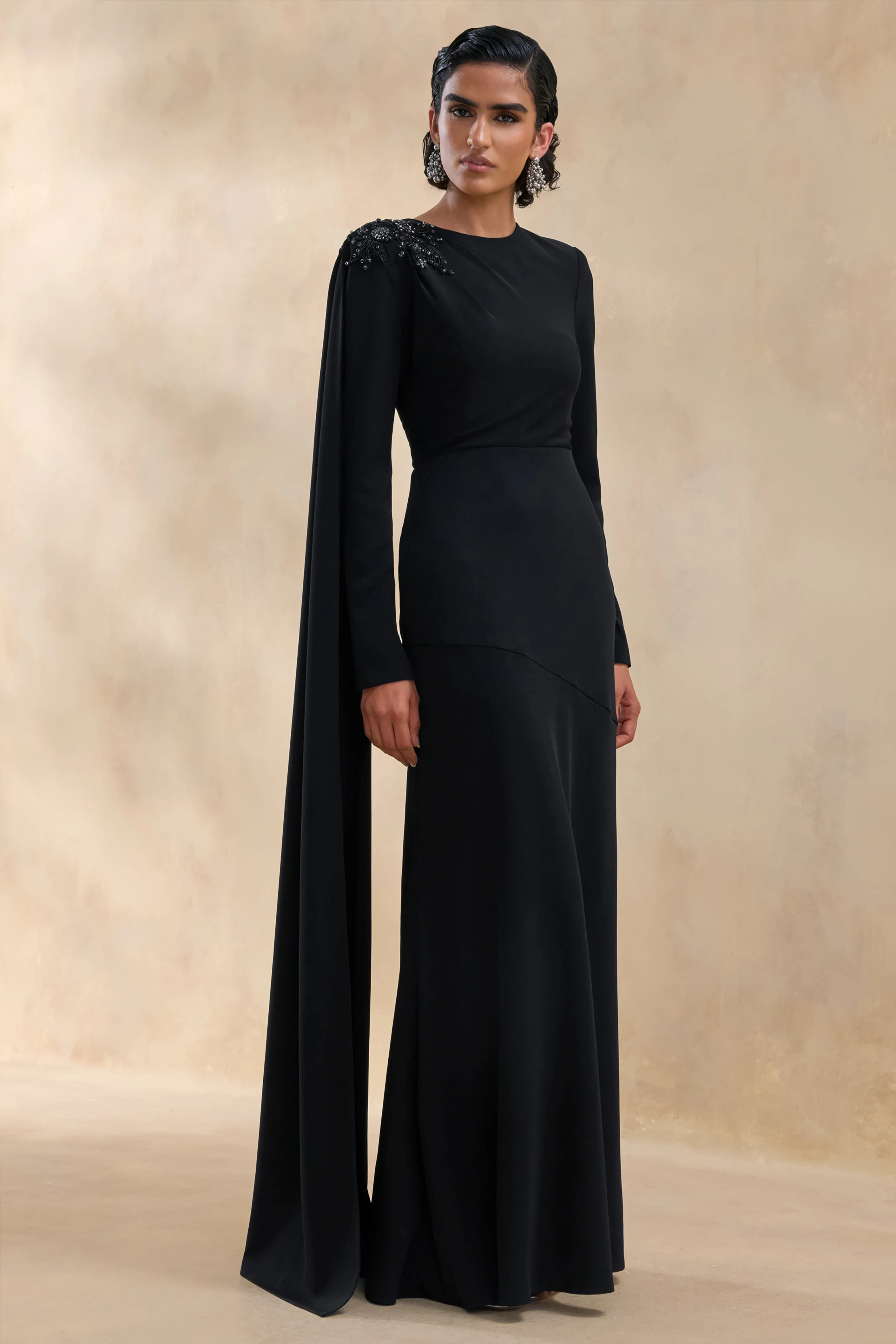 Reese | Zwarte Hoge Hals Maxi Jurk Met Versiering Detail En Ceintuur - Image 4