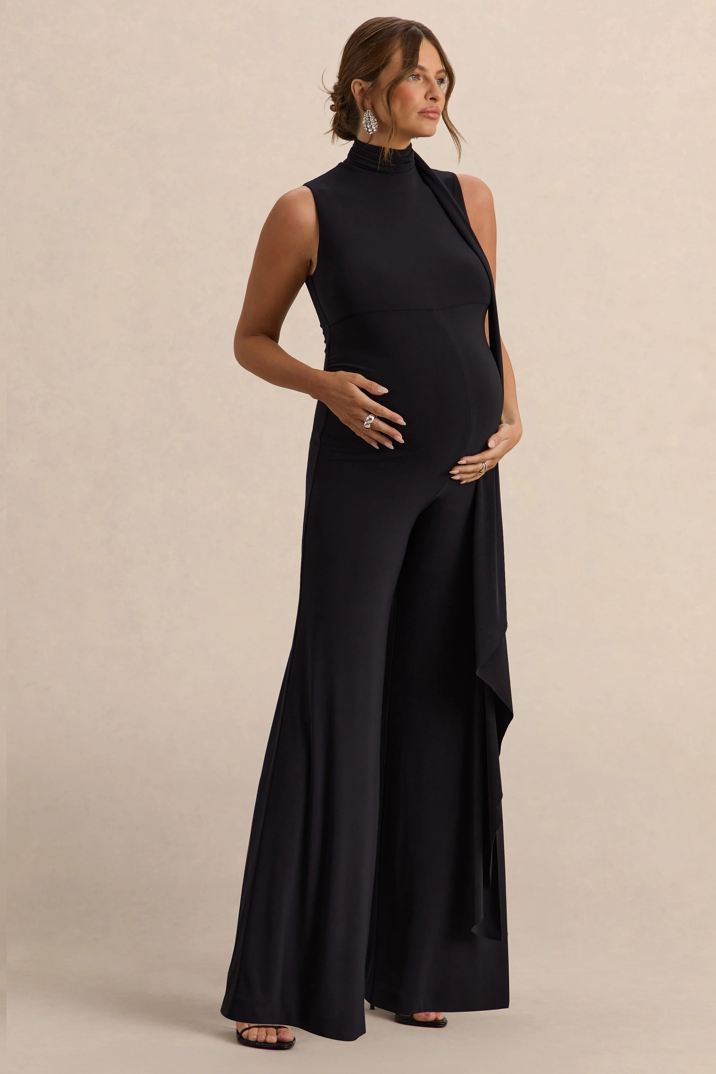Renza | Zwarte Hoge Hals Zwangerschaps Jumpsuit Met Sjaal Detail - Image 6