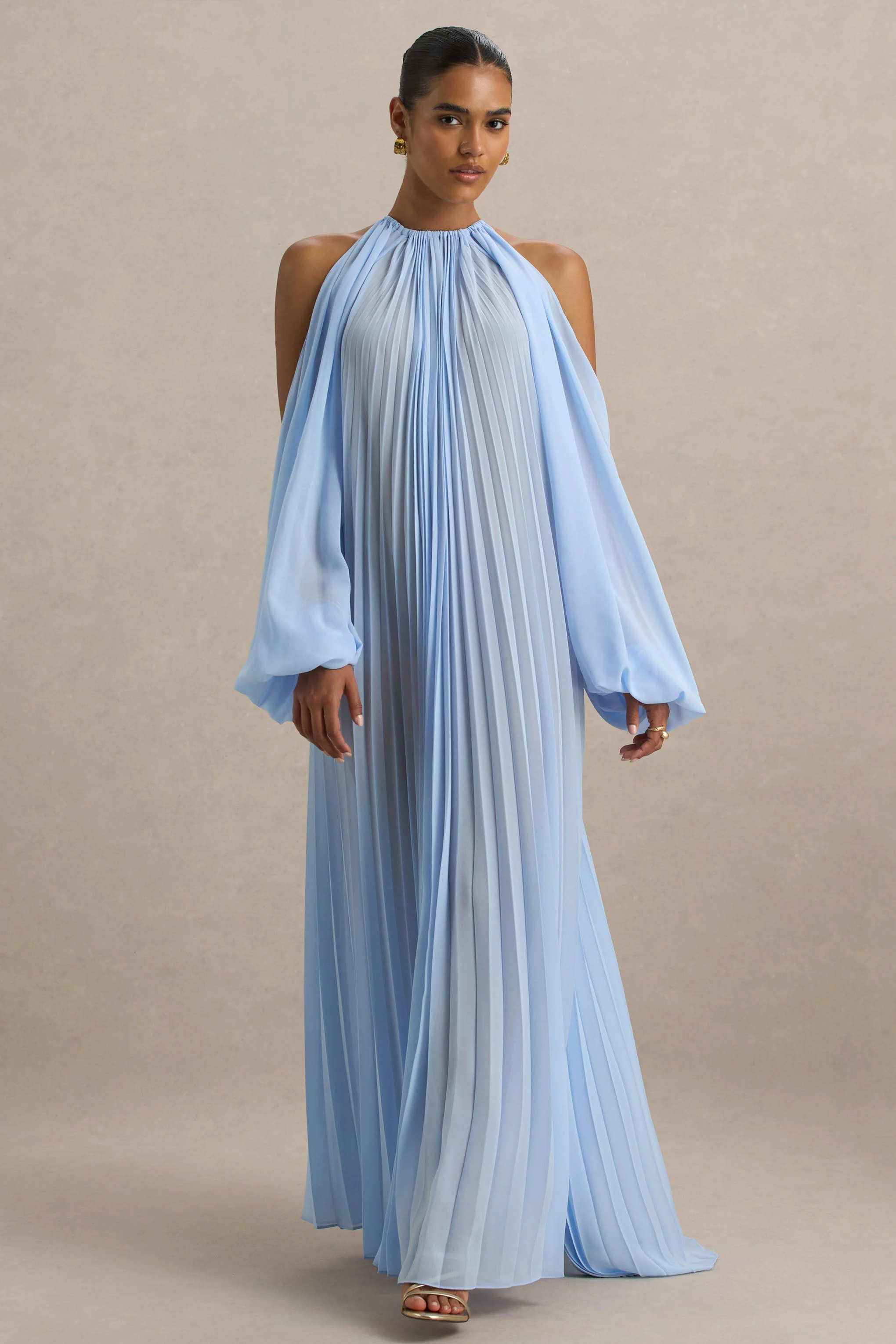 Reyna | Poederblauwe Gerimpeld Chiffon Maxi Jurk Met Blote Schouder