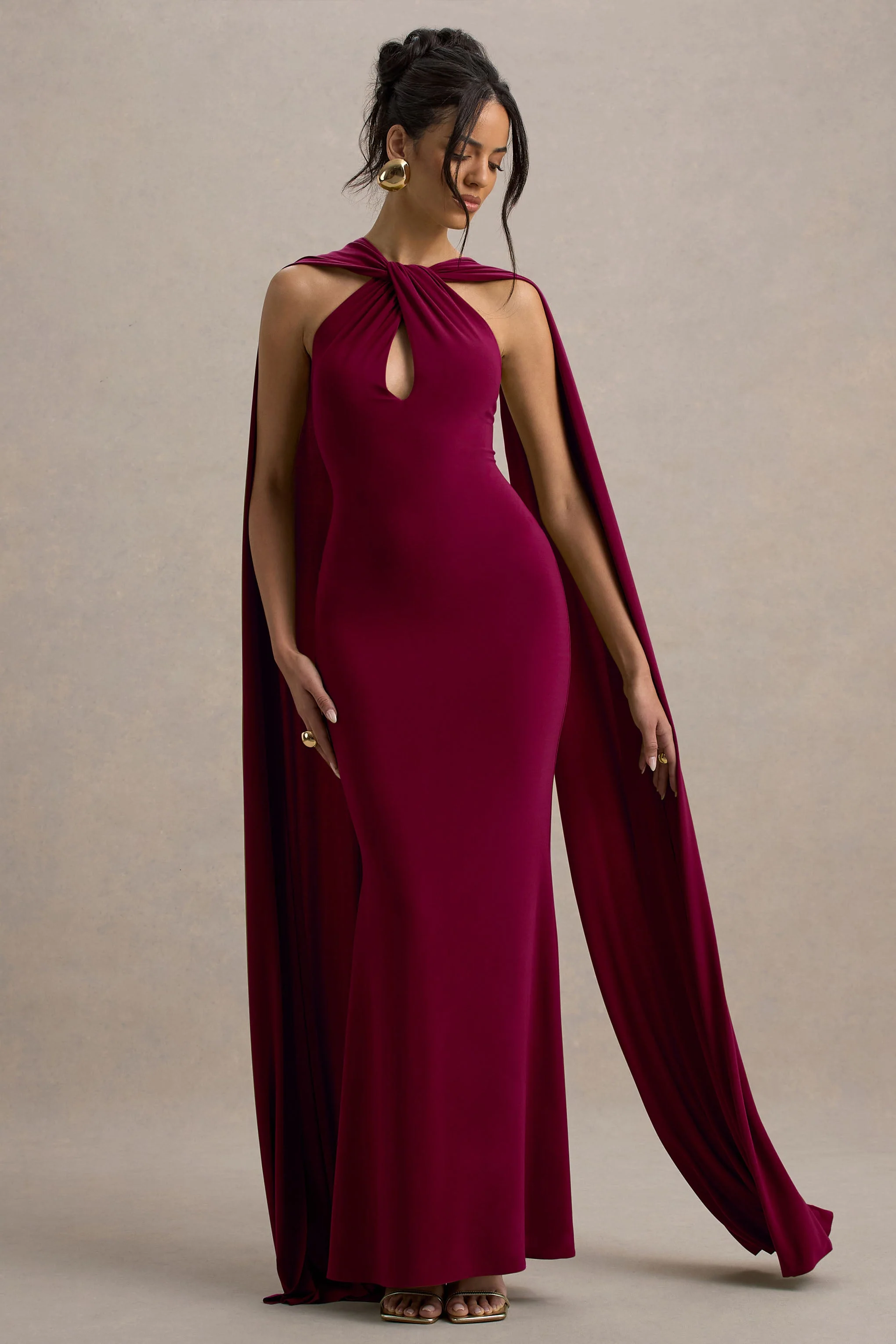 Rhoda | Bordeaux Gedraaide Halter Nek Cape Maxi Jurk - Image 3