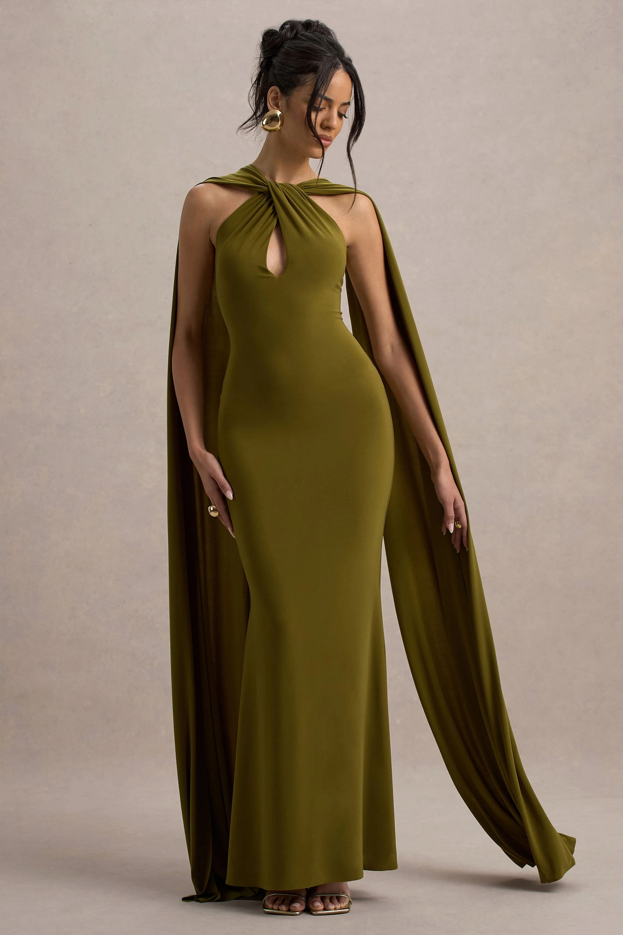 Rhoda | Groene Gedraaide Halter Nek Maxi Jurk Met Cape - Image 3