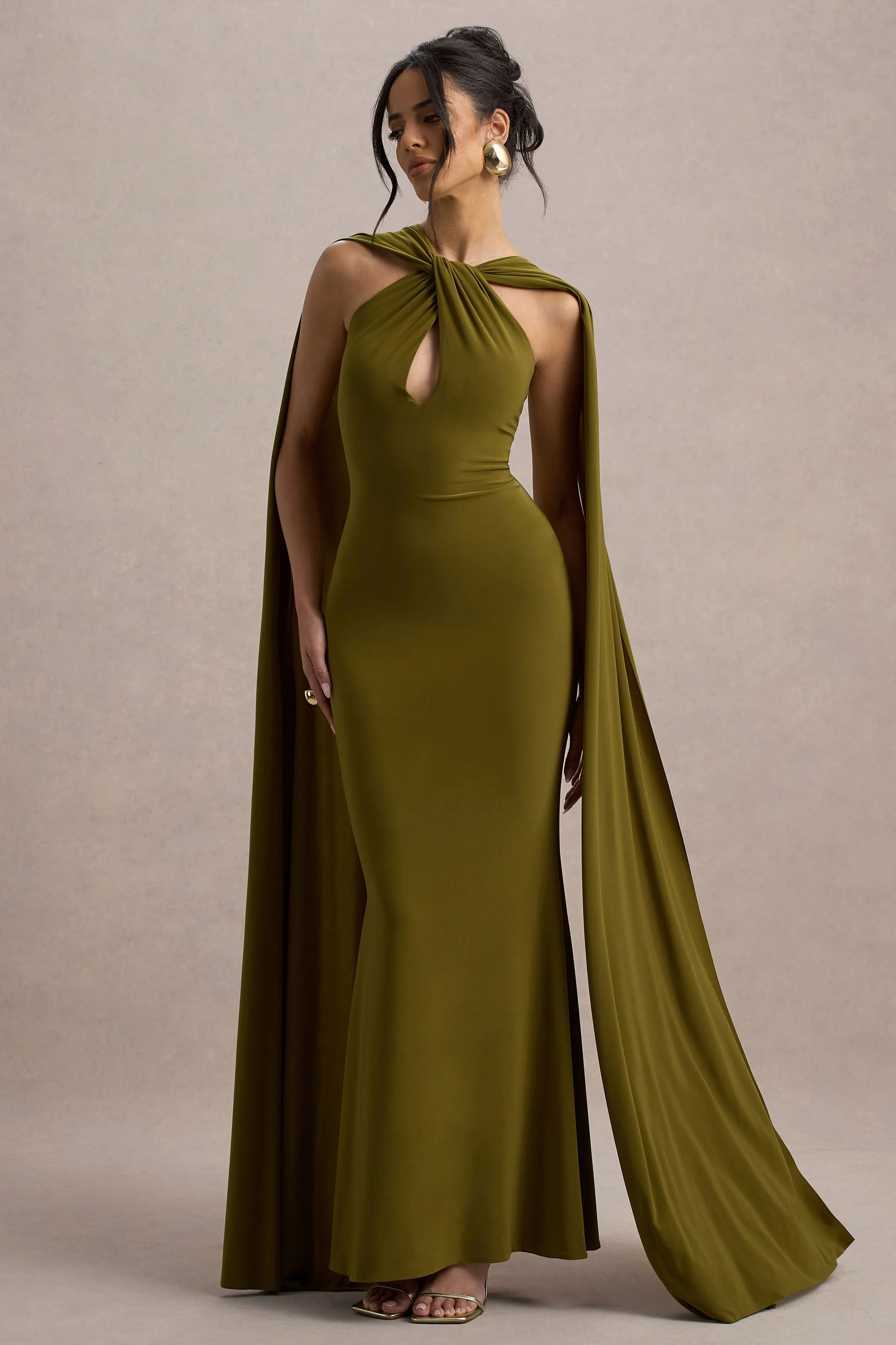 Rhoda | Groene Gedraaide Halter Nek Maxi Jurk Met Cape - Image 6