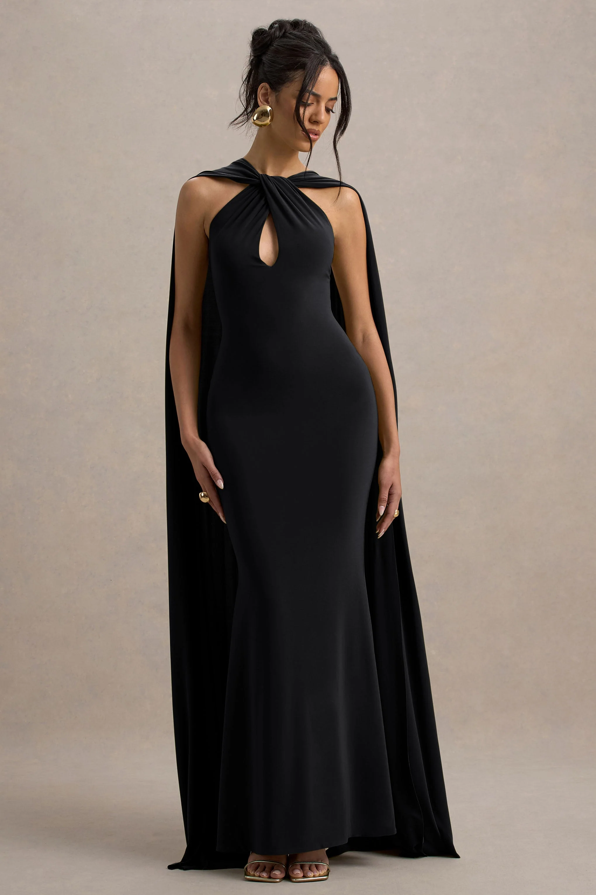Rhoda | Zwarte Gedraaide Halter Nek Maxi Jurk Met Cape - Image 4