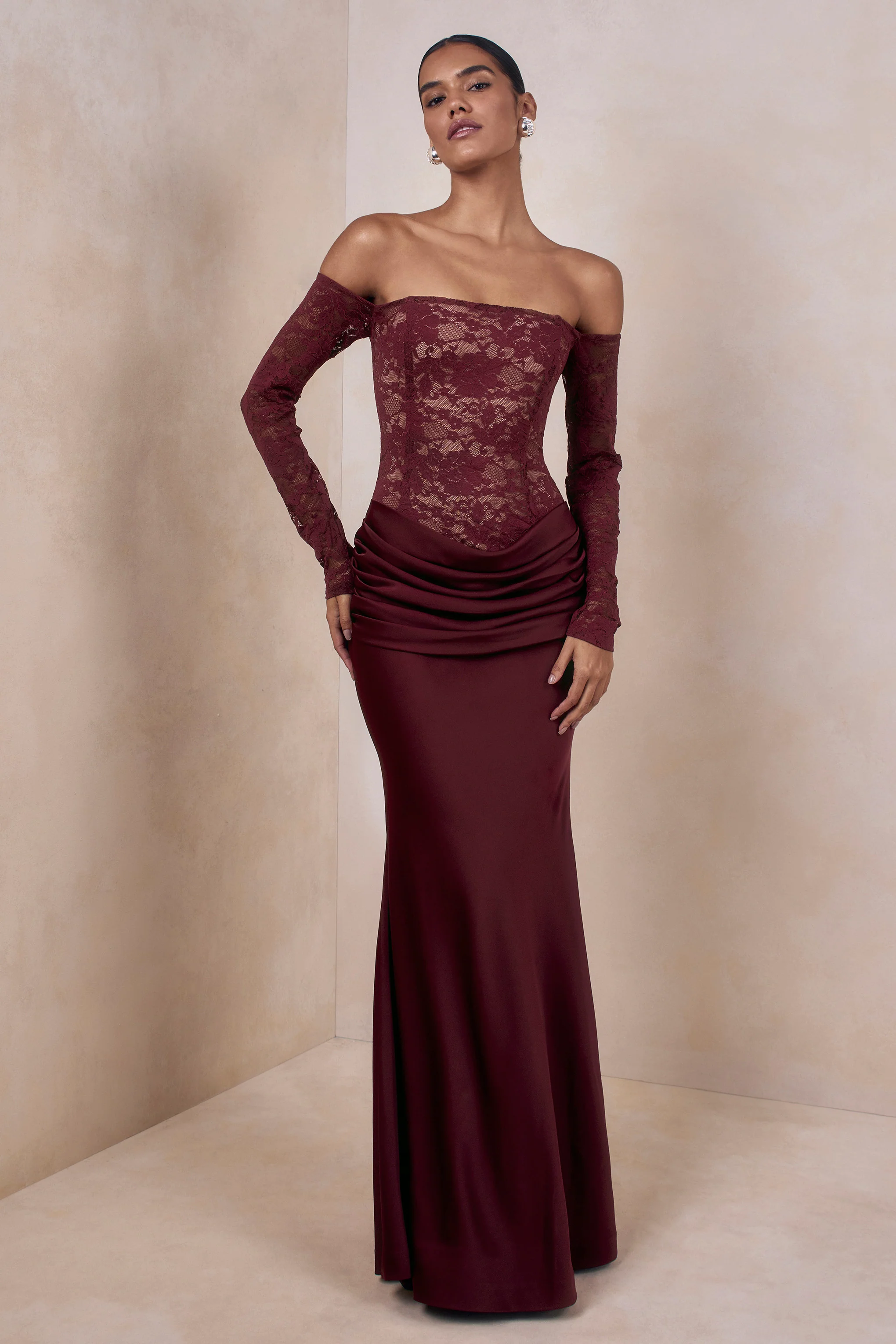 Rinna | Bordeaux Kanten Maxi Jurk Met Bardot Hals - Image 10