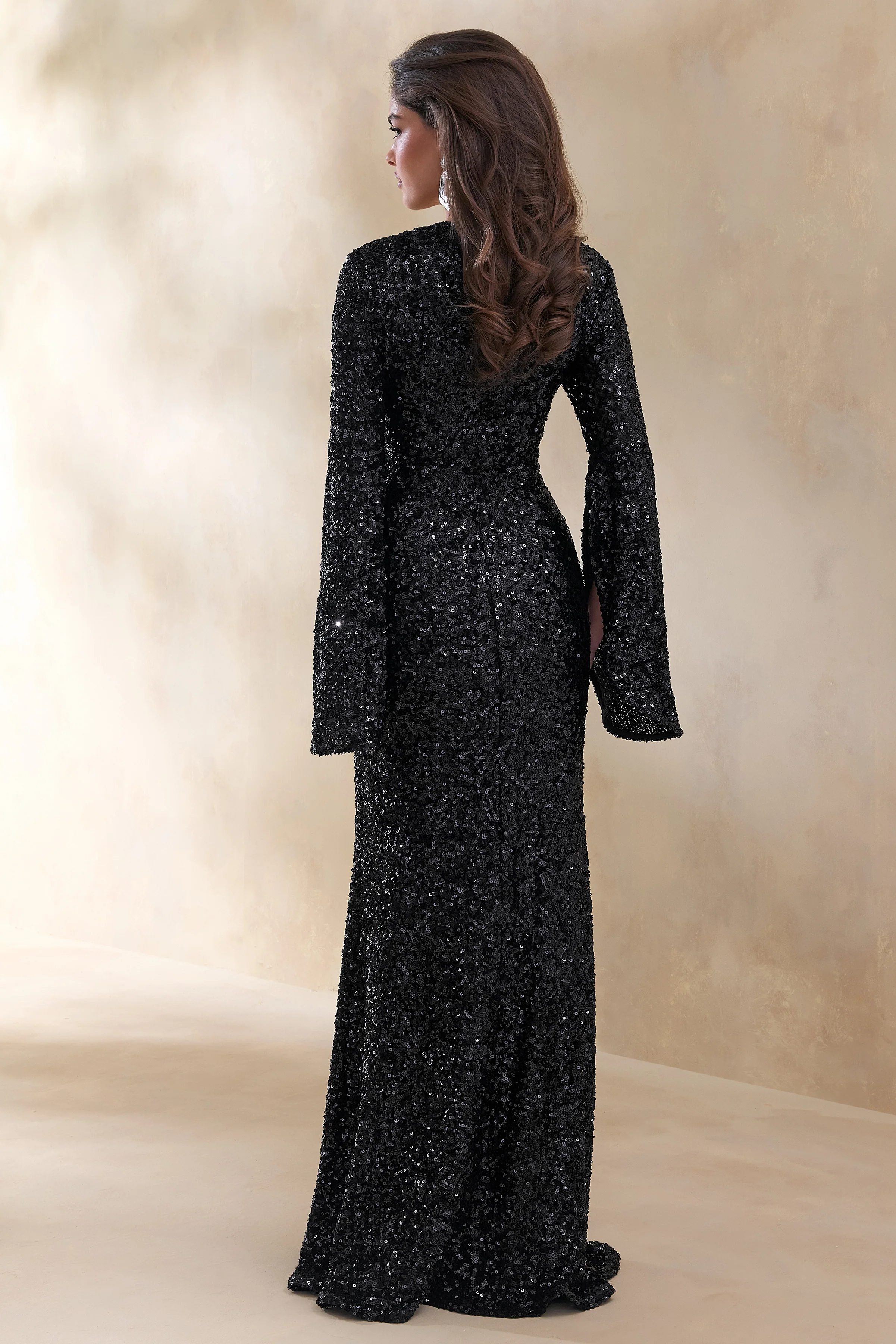 Romea | Zwart Pailletten Hoge Hals Maxi Jurk Met Cape Mouwen - Image 2