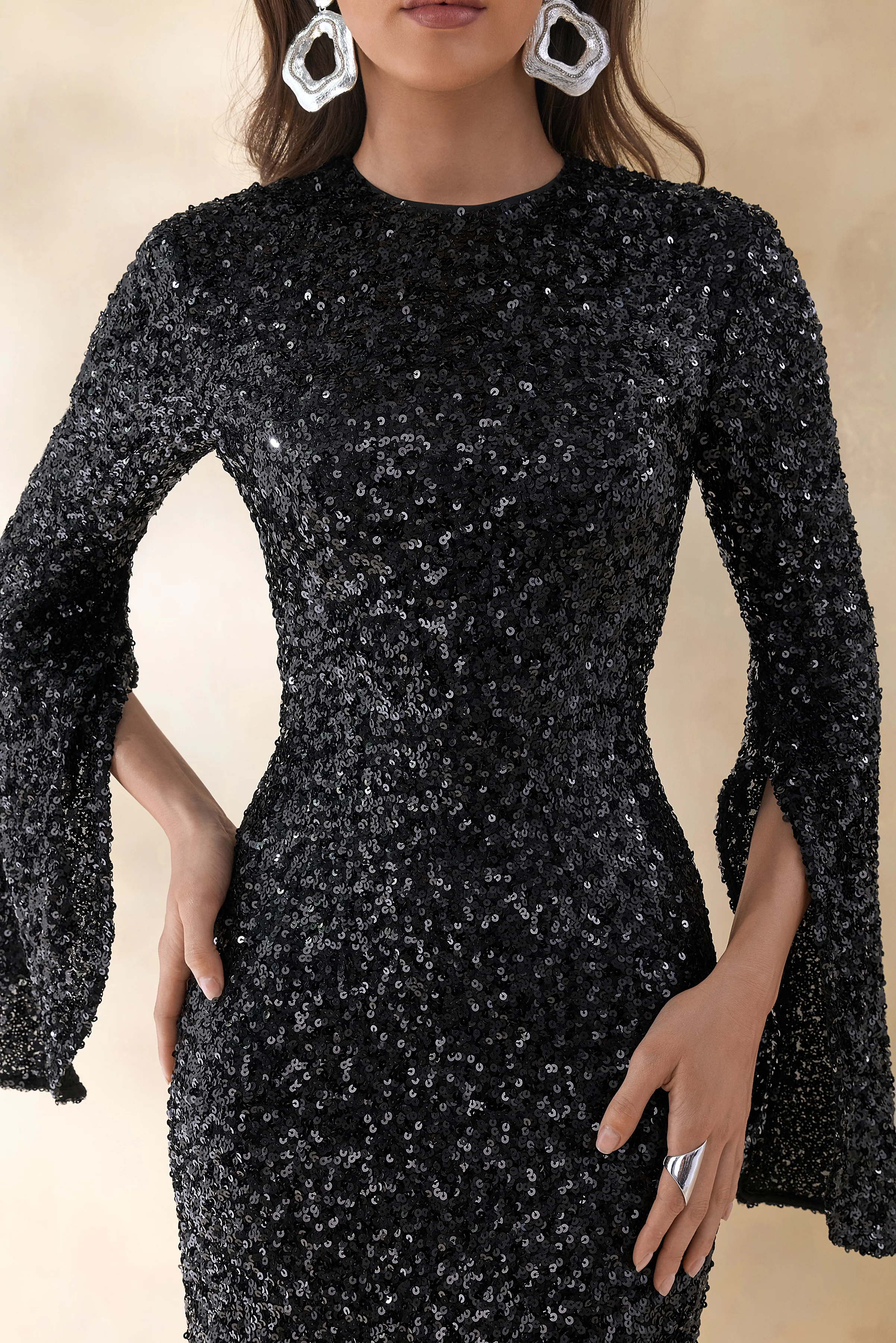 Romea | Zwart Pailletten Hoge Hals Maxi Jurk Met Cape Mouwen - Image 3