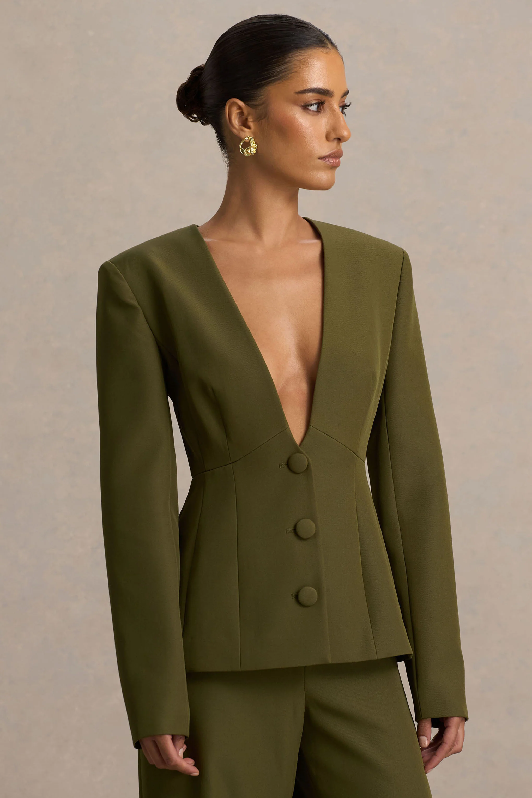 Rosalina | Olijfgroene Getailleerde Blazer Met  Extreme V-hals - Image 4