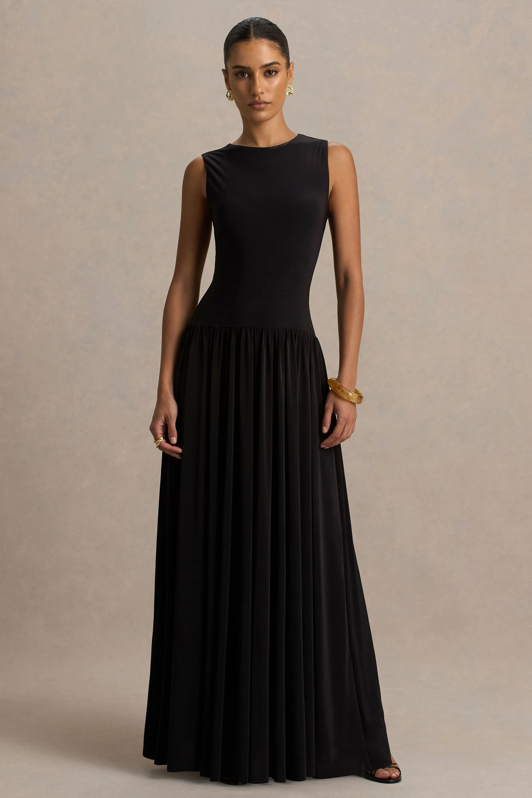 Rosalita | Zwarte Ronde Hals Maxi Jurk Met Verlaagde Taille En Gerimpeld Details - Image 5