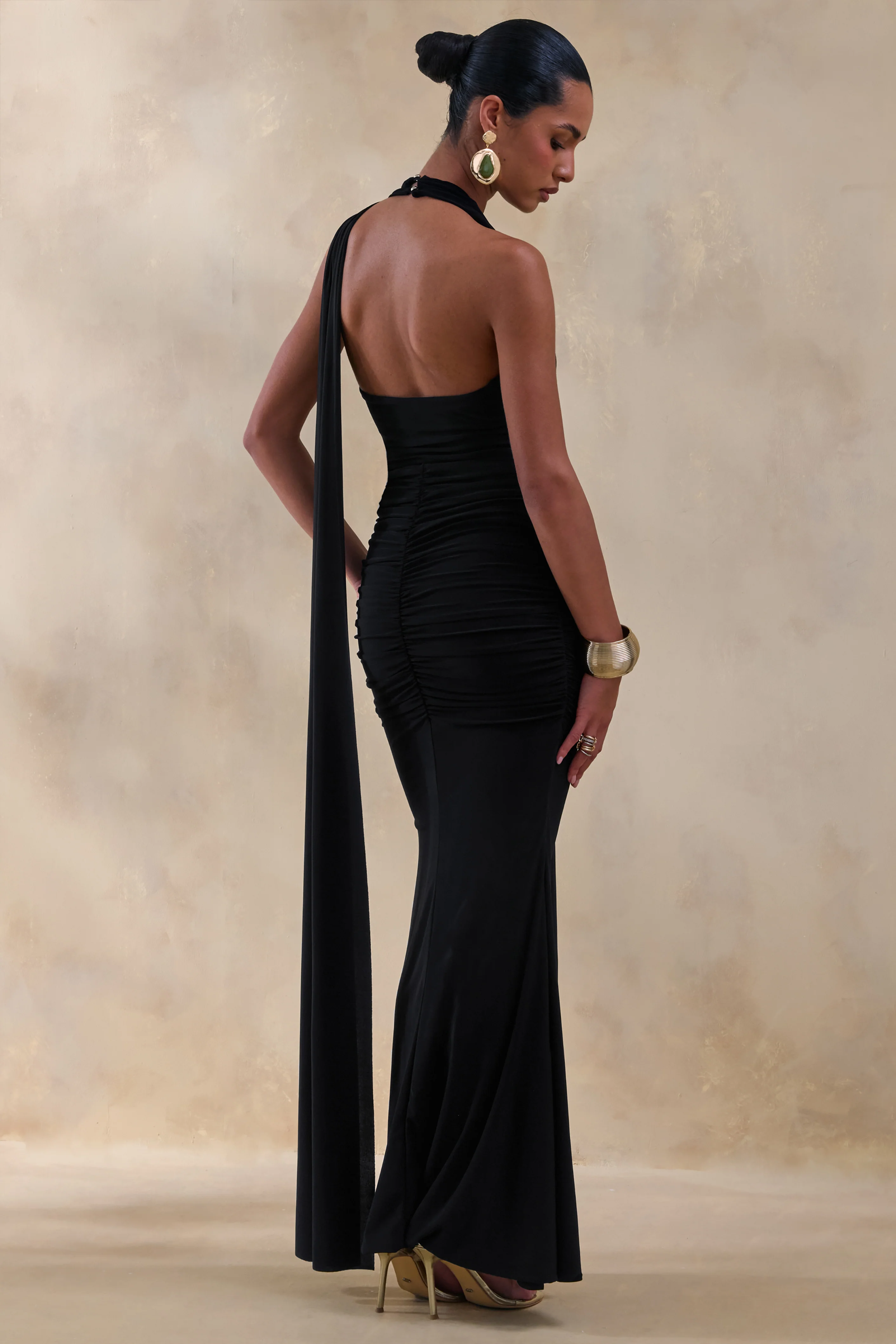 Roselani | Zwarte Halter Nek Maxi Jurk Met Open-Rug - Image 2