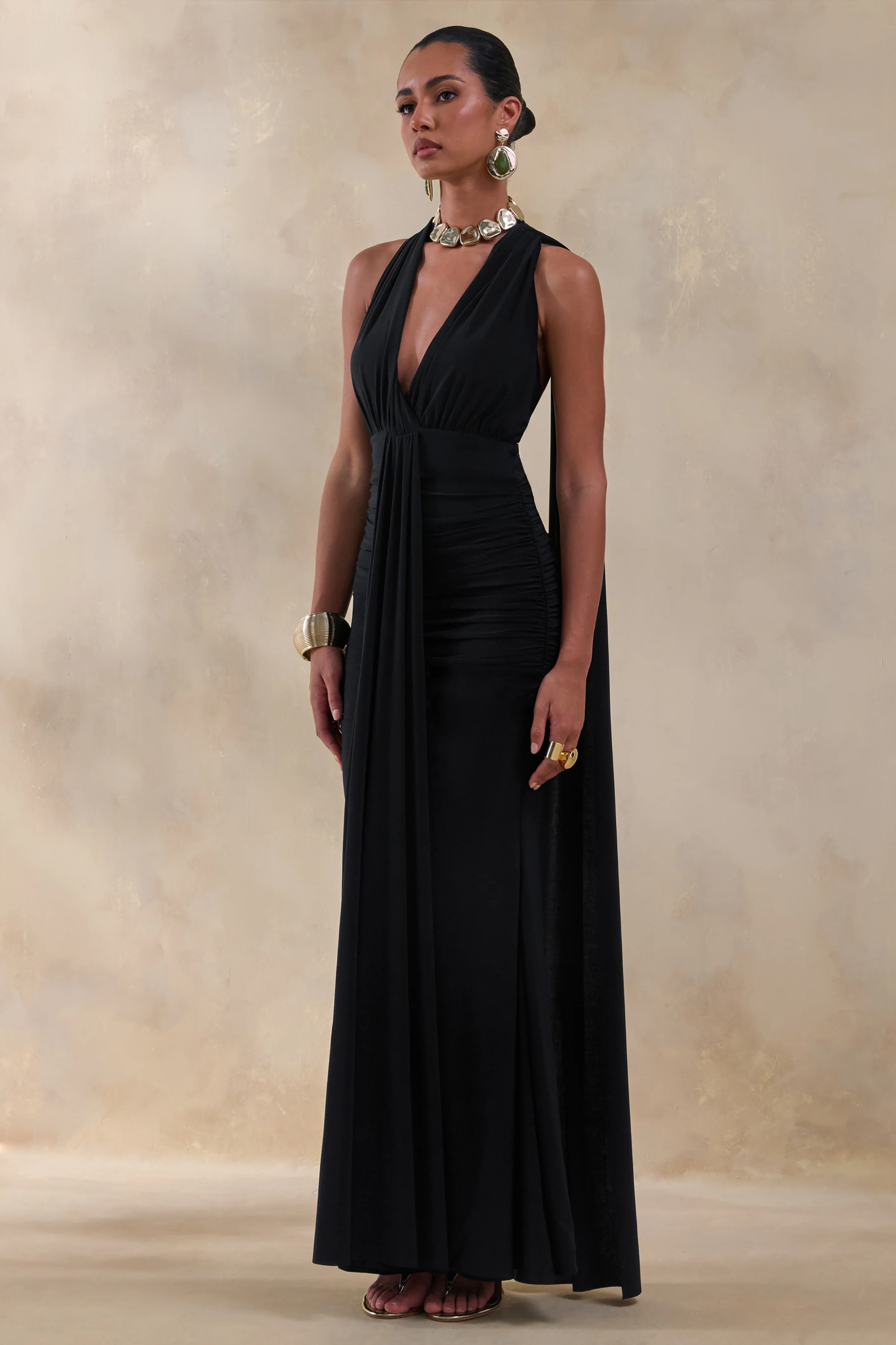 Roselani | Zwarte Halter Nek Maxi Jurk Met Open-Rug - Image 4