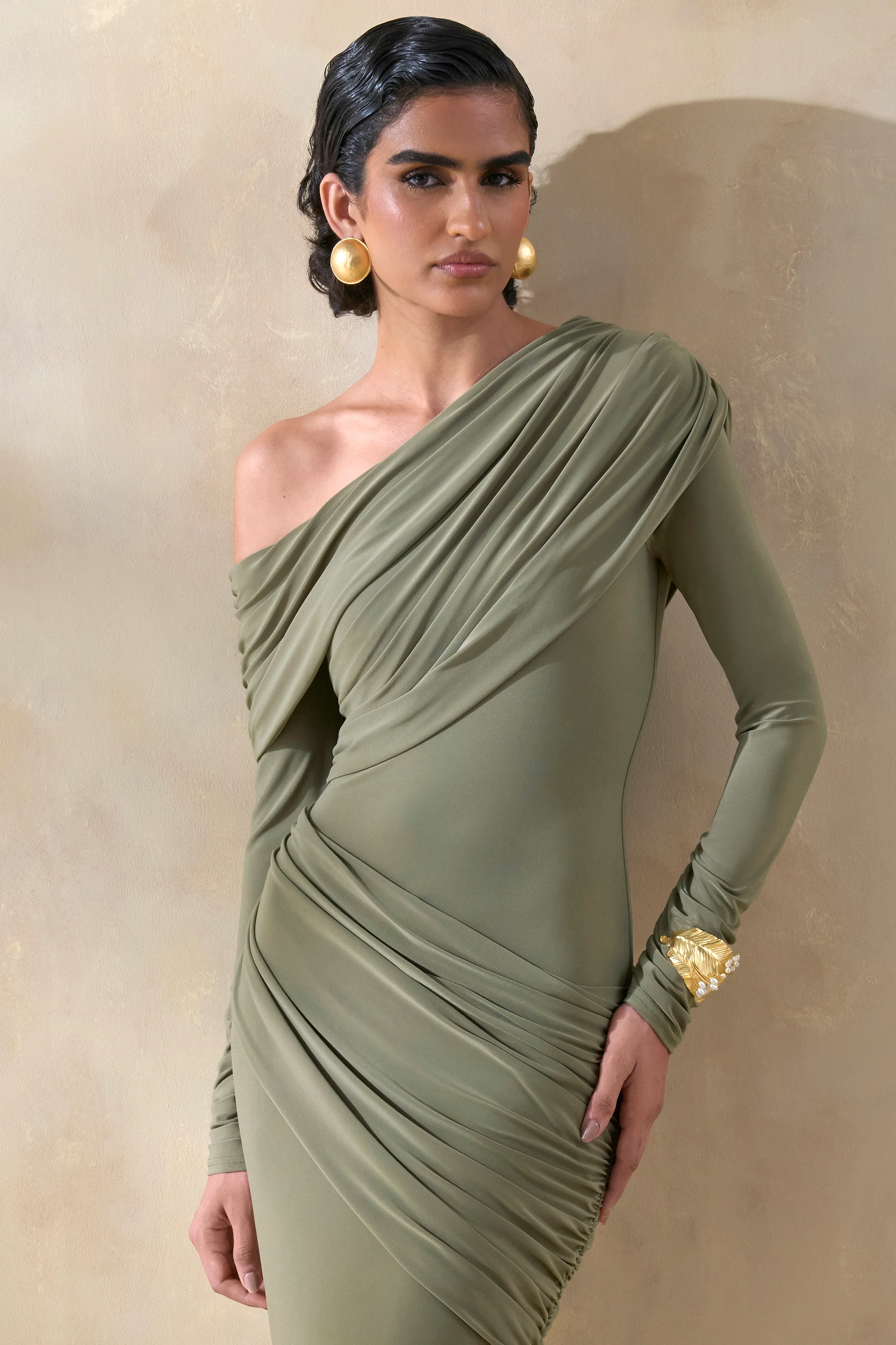 Rosirene | Olijfgroene Maxi Jurk met Asymmetrische Hals en Draperende Detail - Image 3