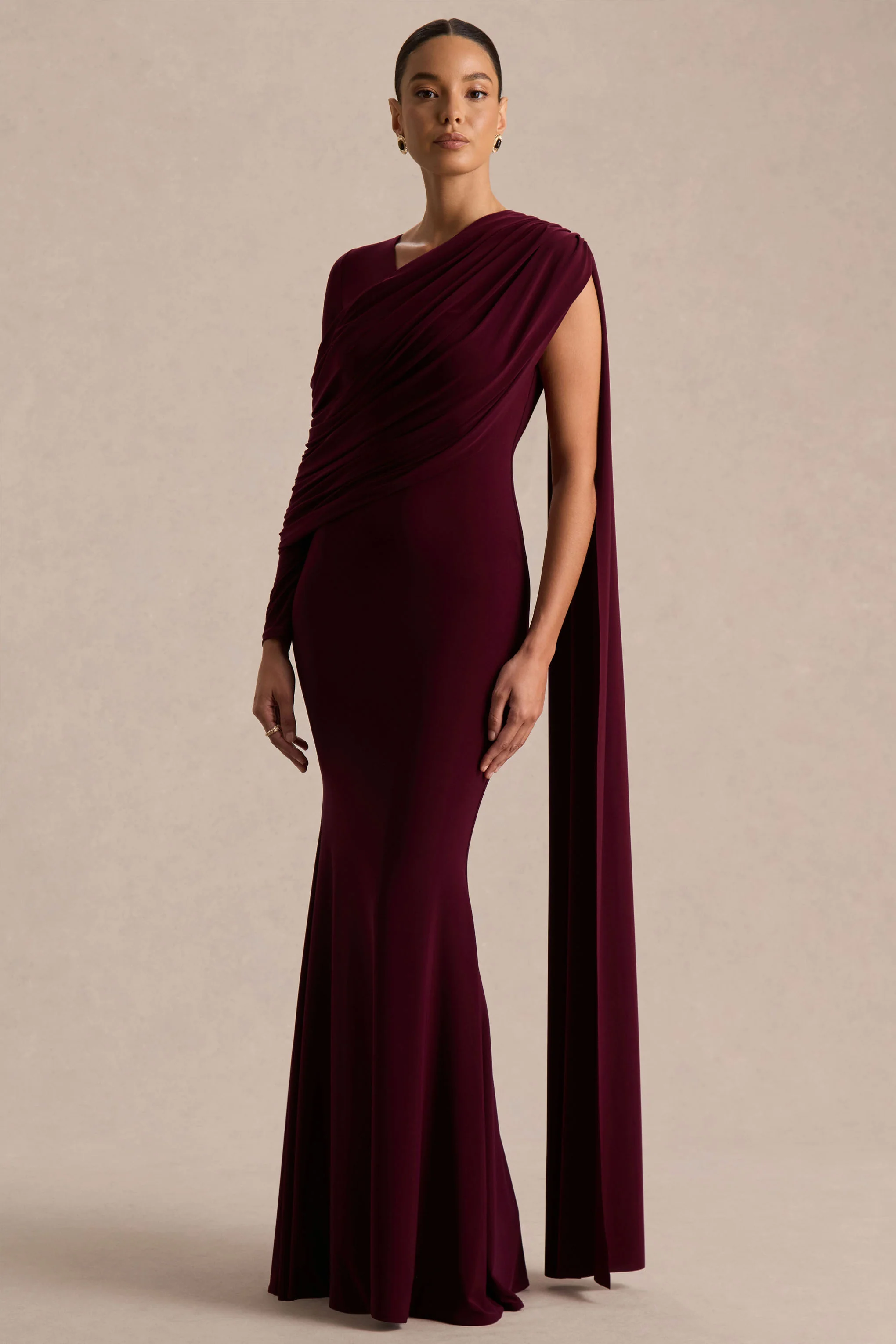 Rubelle | Bordeaux Asymmetrische Hals Maxi Jurk Met Drapering Detail - Image 3