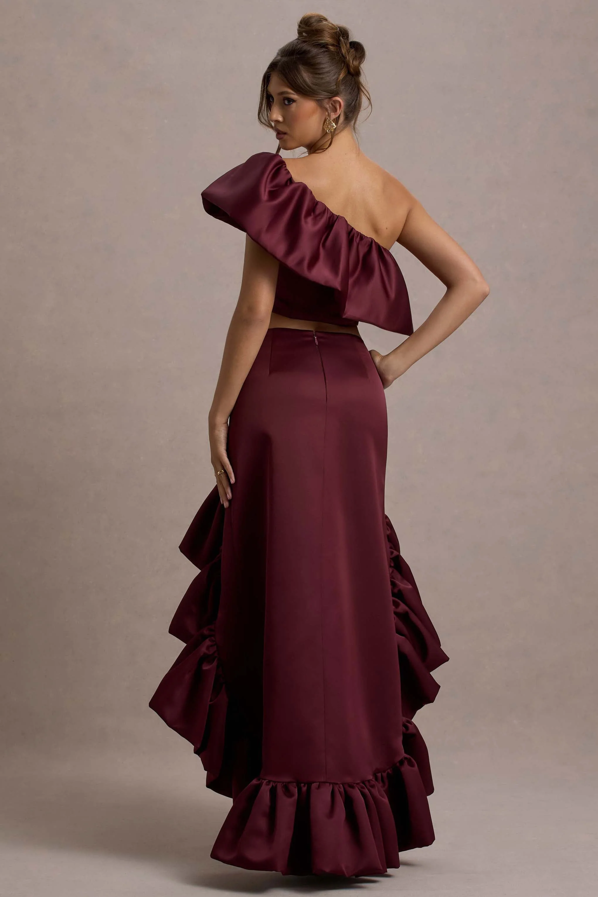 Ruby | Merlot Satijnen Maxi Rok Met Hoog-Lage Hem - Image 2