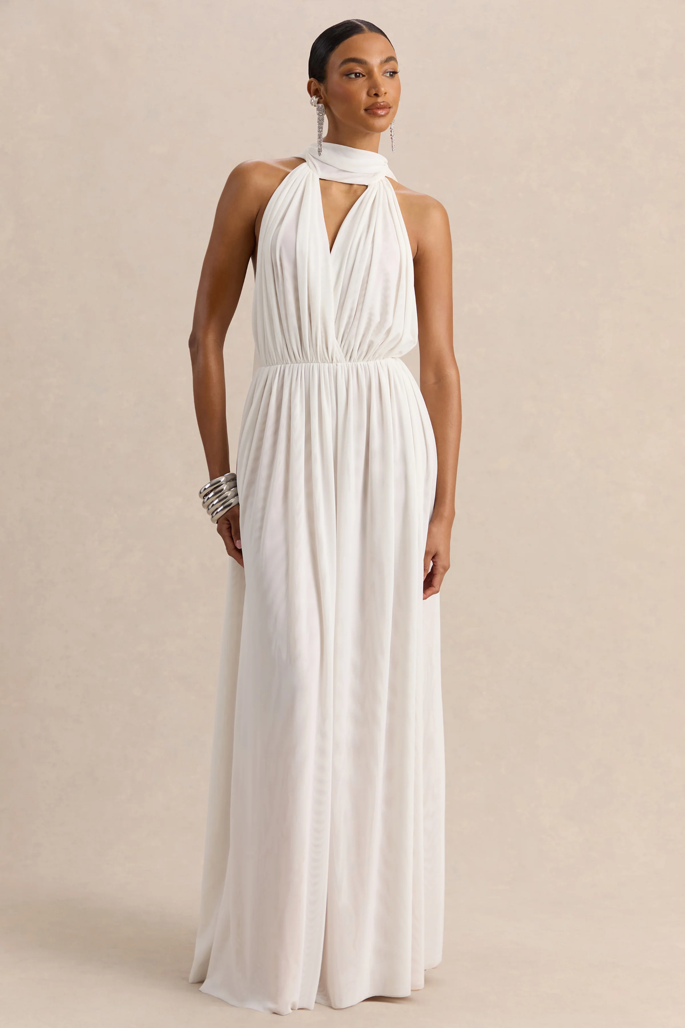 Rylina | Witte Mesh Halternek Maxi Jurk Met Sjaal En Open Rug