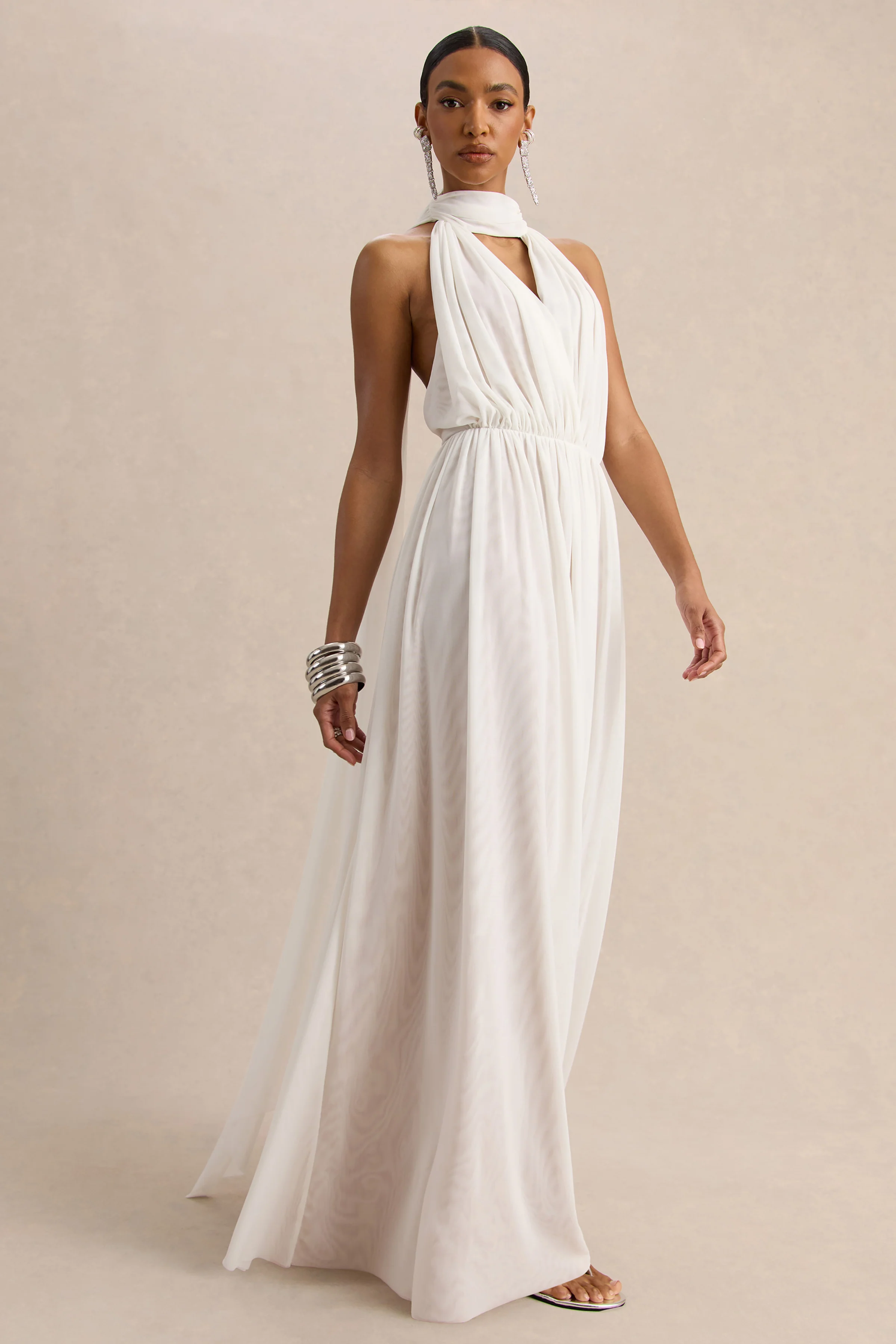 Rylina | Witte Mesh Halternek Maxi Jurk Met Sjaal En Open Rug - Image 5