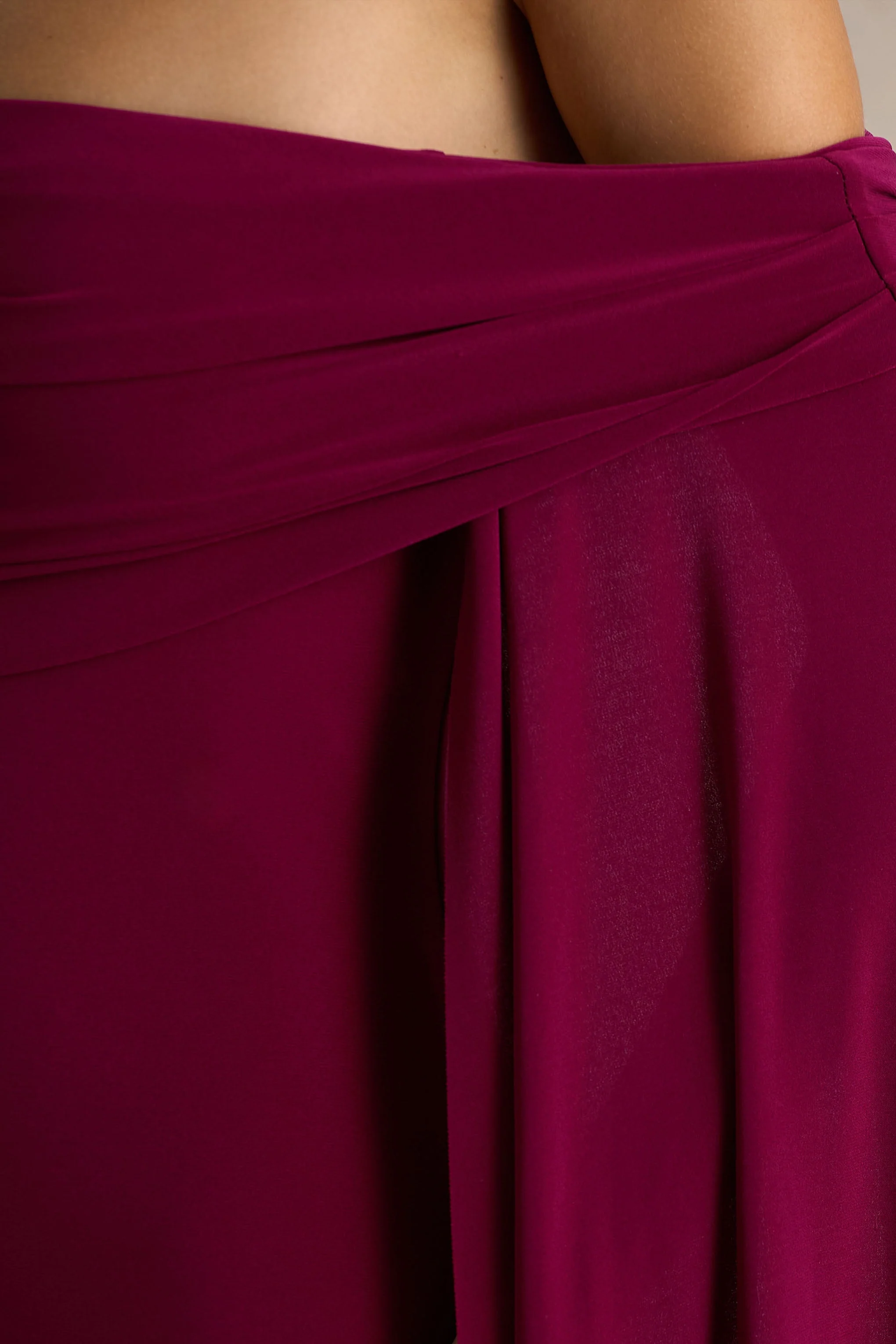 Saffina | Bordeaux Bardot Hals Maxi Jurk Met Sjerp Detail - Image 3